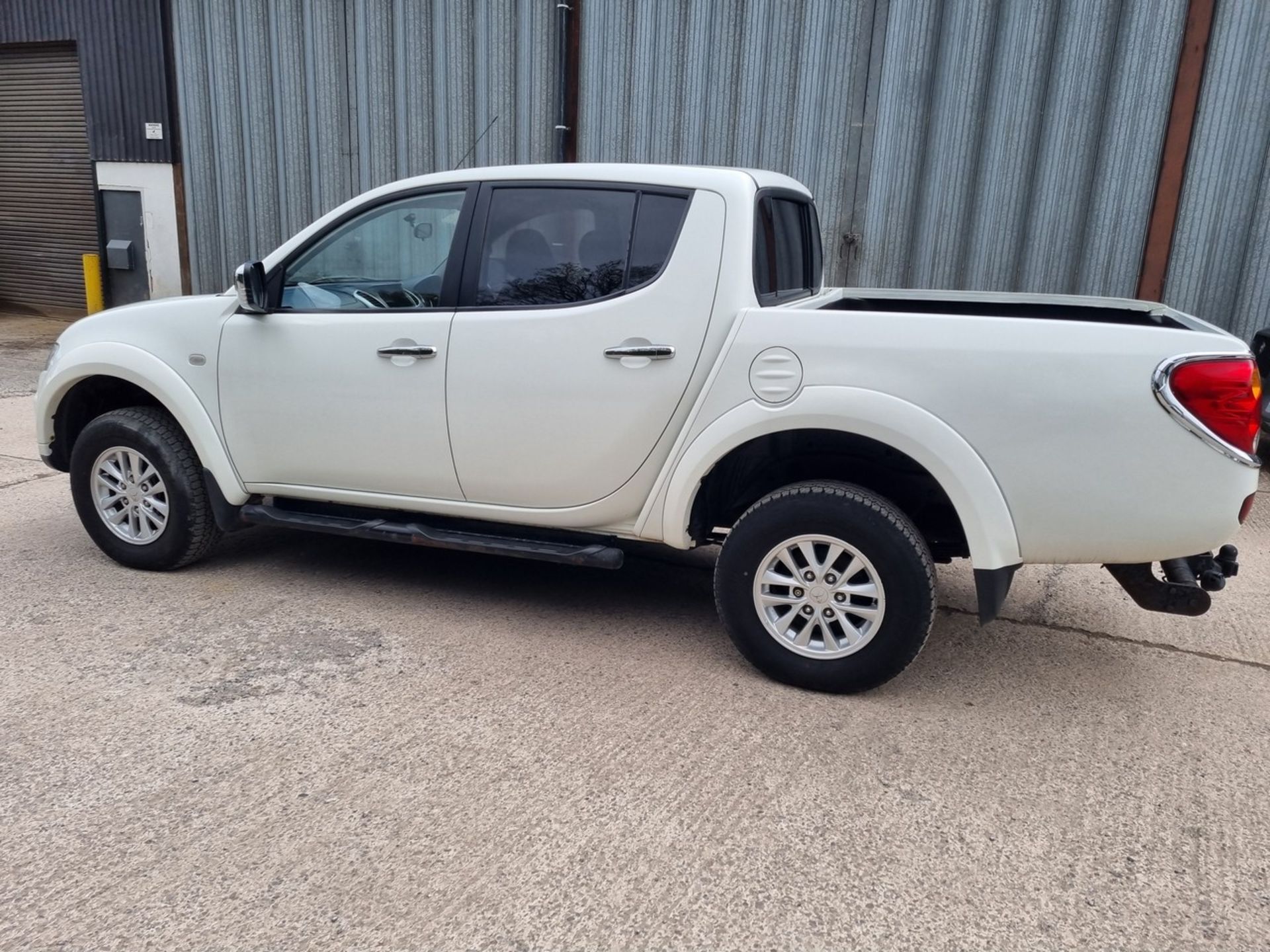 14/14 MITSUBISHI L200 TROJAN DCB DI-D 4X4 - 2477cc 4dr Pickup (White, 73k) - Image 15 of 44