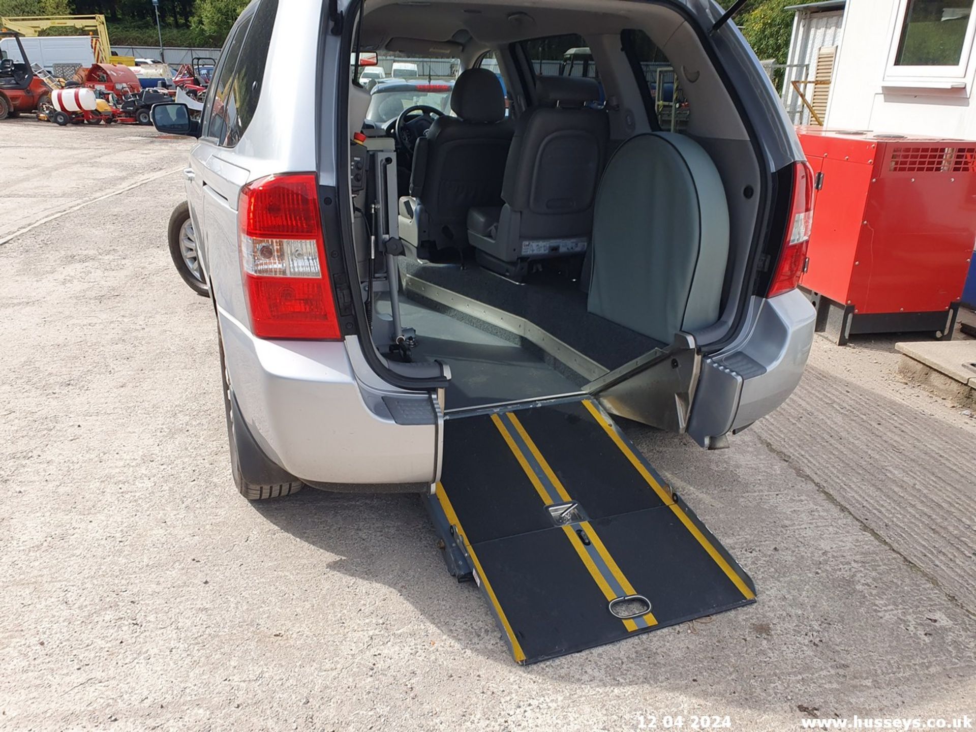 11/11 KIA SEDONA 3 BROTHERWOOD UPFRONT WHEELCHAIR ACCESS AUTO - 2199cc 5dr MPV (Silver, 60k) - Image 57 of 62