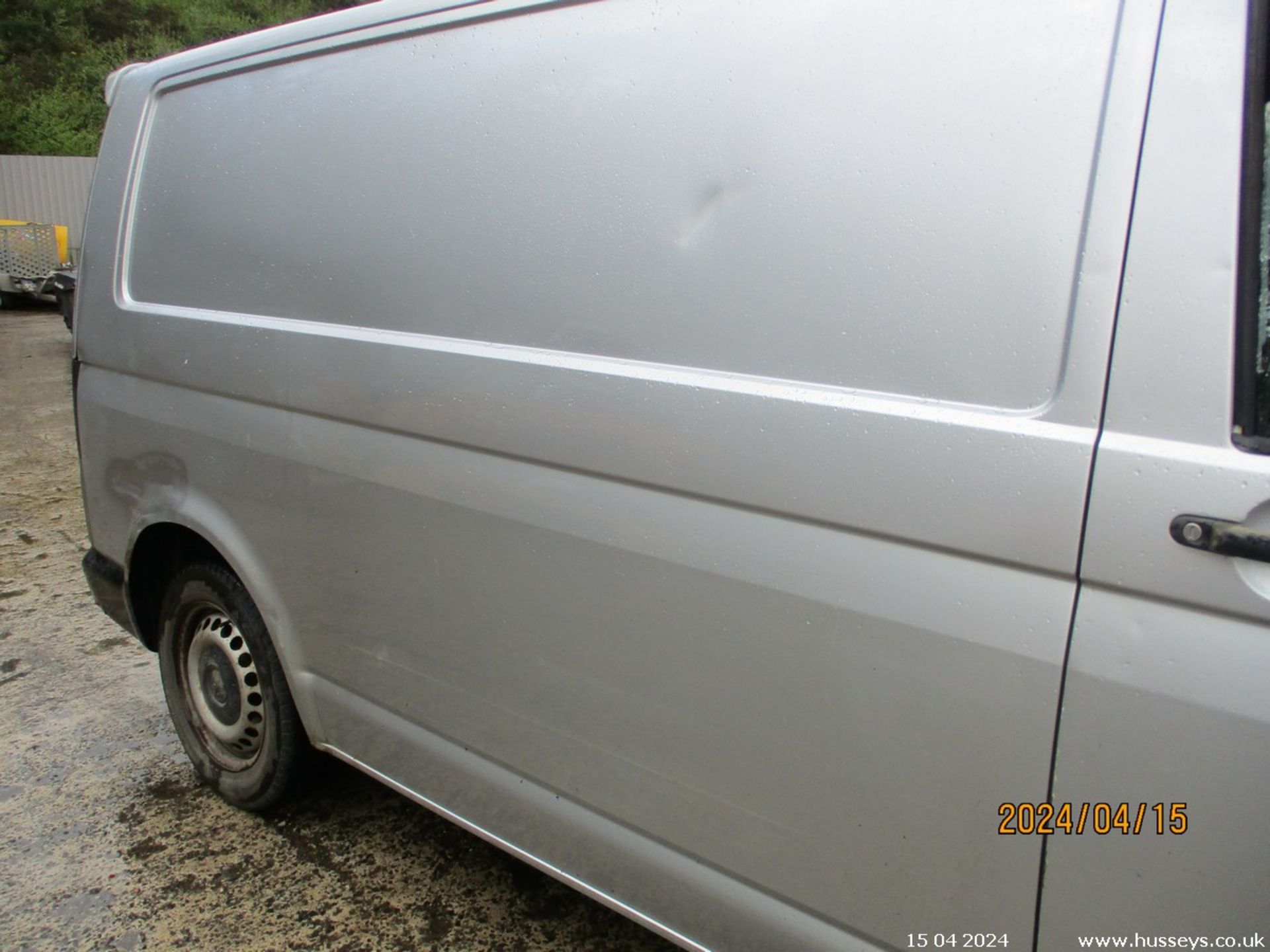 06/06 VOLKSWAGEN TRANSPORTER T30 130 TDI LWB - 2460cc Van (Silver) - Image 10 of 38