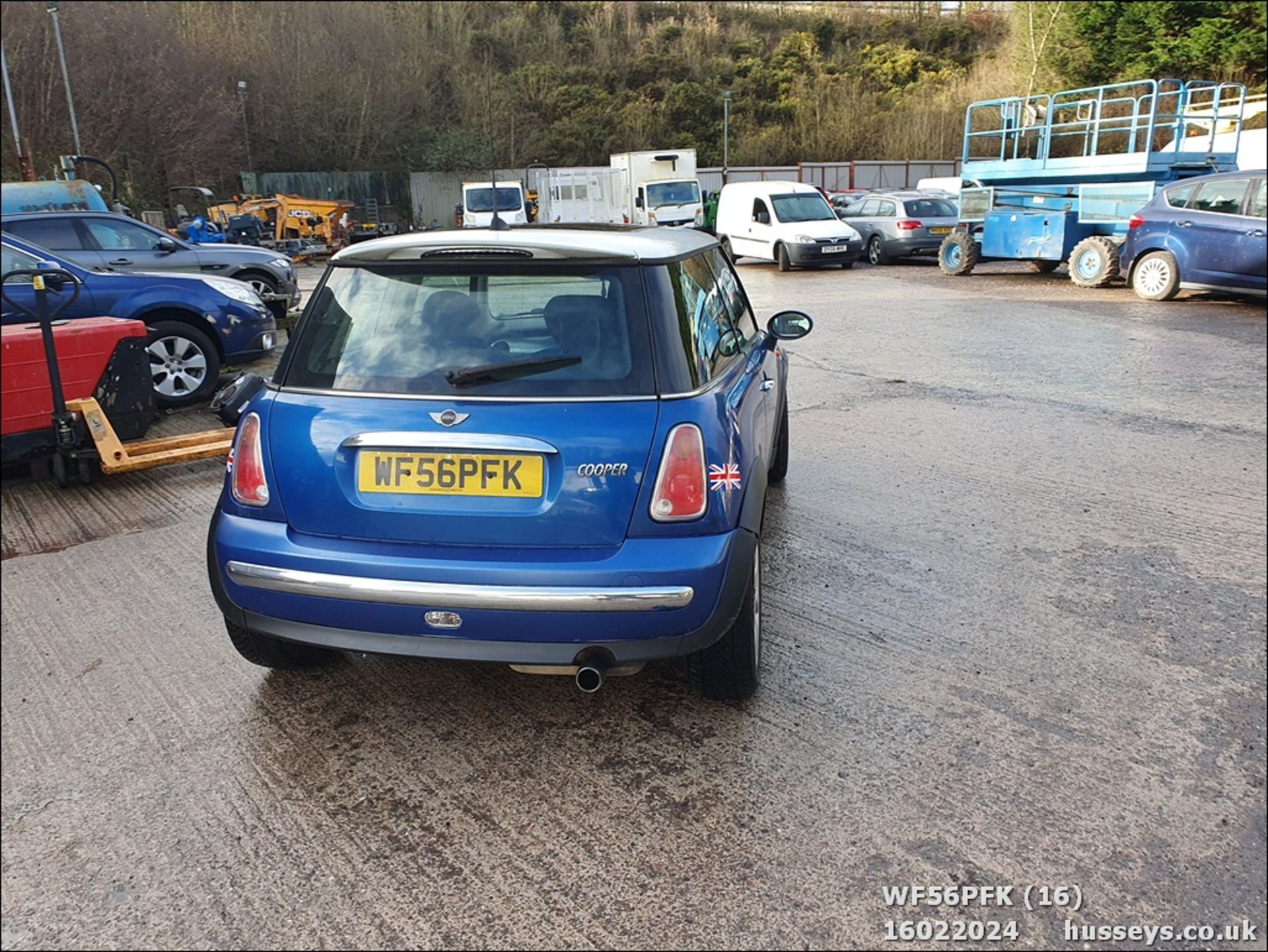 06/56 MINI MINI COOPER - 1598cc 3dr Hatchback (Blue) - Image 17 of 40