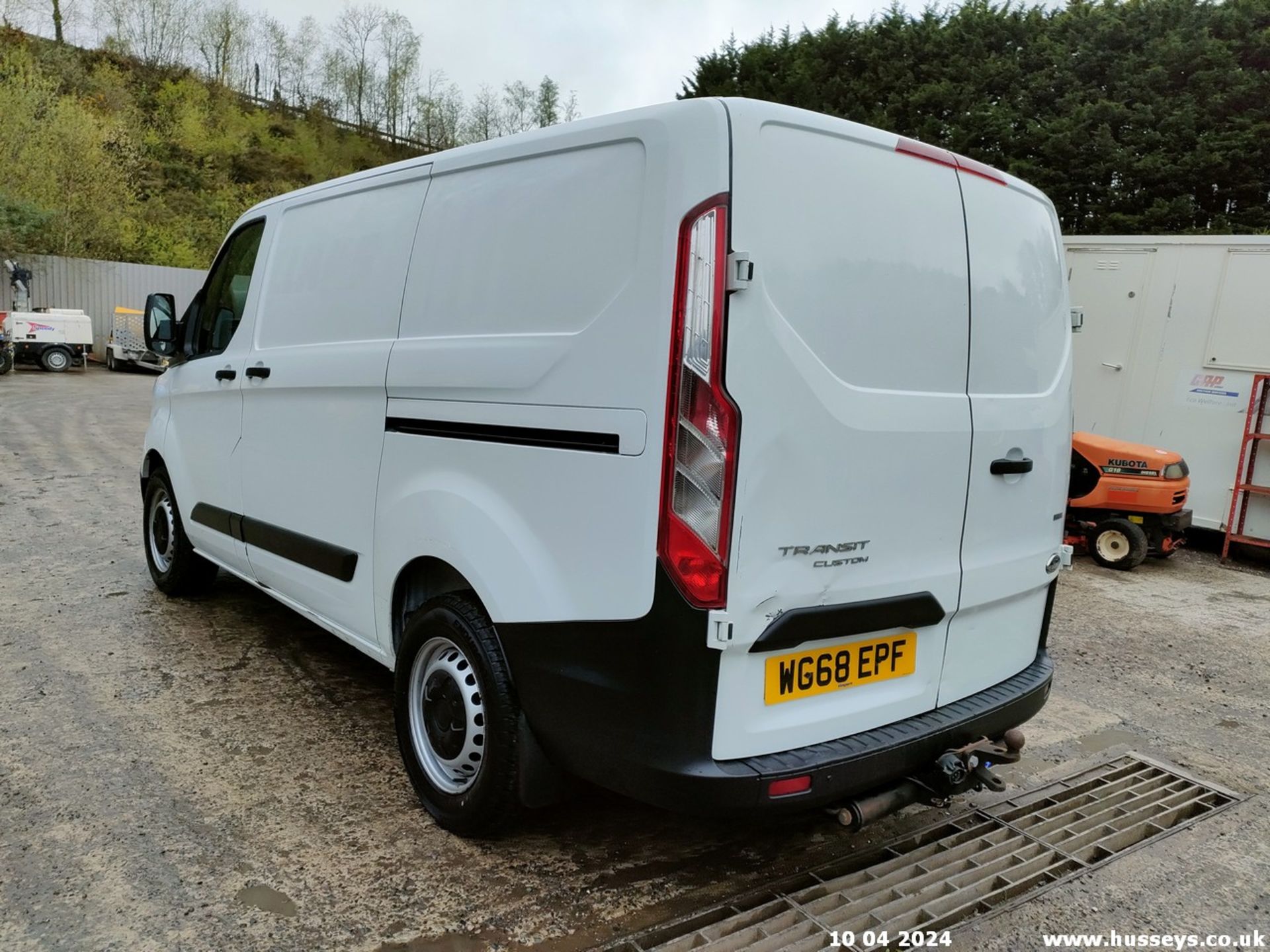 18/68 FORD TRANSIT CUSTOM 340 BASE - 1995cc 5dr Van (White, 61k) - Image 21 of 65