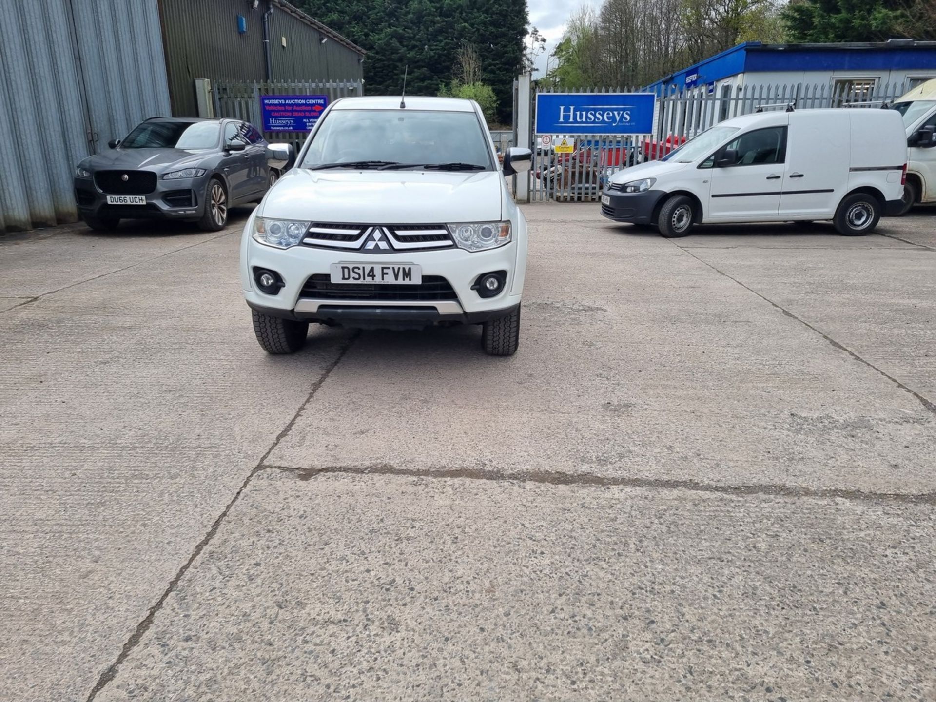 14/14 MITSUBISHI L200 TROJAN DCB DI-D 4X4 - 2477cc 4dr Pickup (White, 73k) - Image 10 of 44