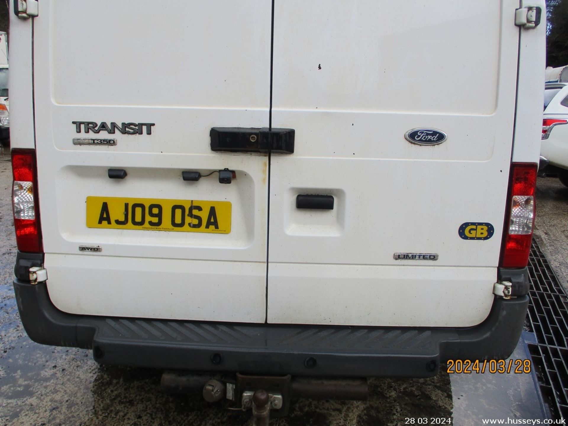 09/09 FORD TRANSIT 140 T350L AWD - 2402cc 5dr Van (White, 156k) - Image 13 of 20