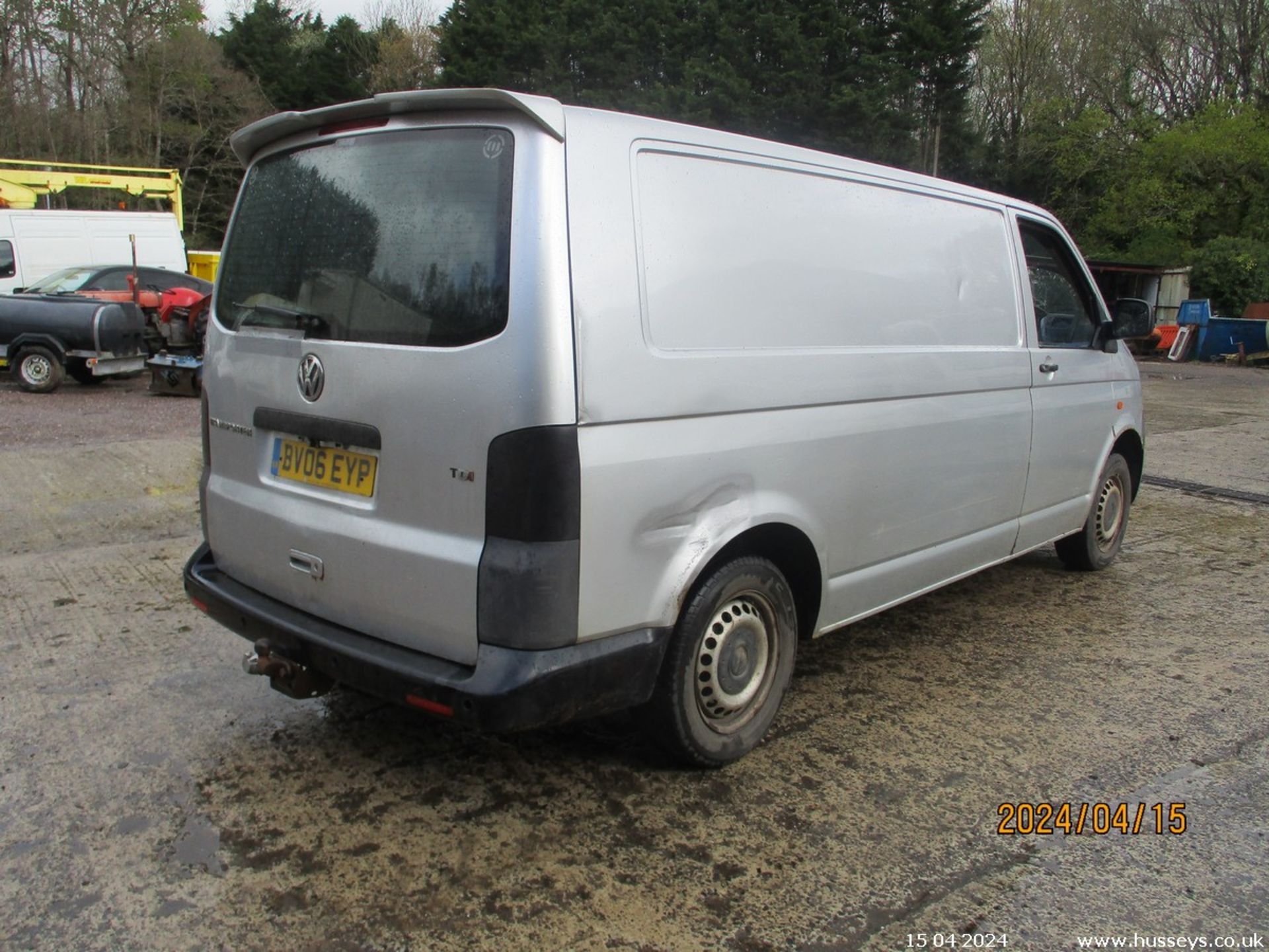 06/06 VOLKSWAGEN TRANSPORTER T30 130 TDI LWB - 2460cc Van (Silver) - Image 37 of 38