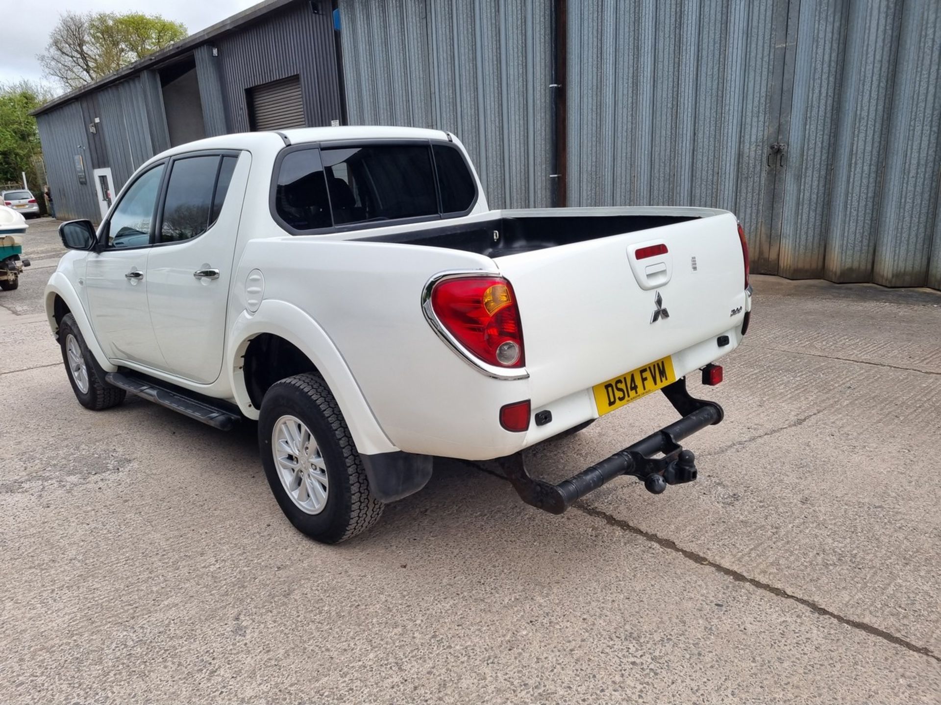 14/14 MITSUBISHI L200 TROJAN DCB DI-D 4X4 - 2477cc 4dr Pickup (White, 73k) - Image 17 of 44