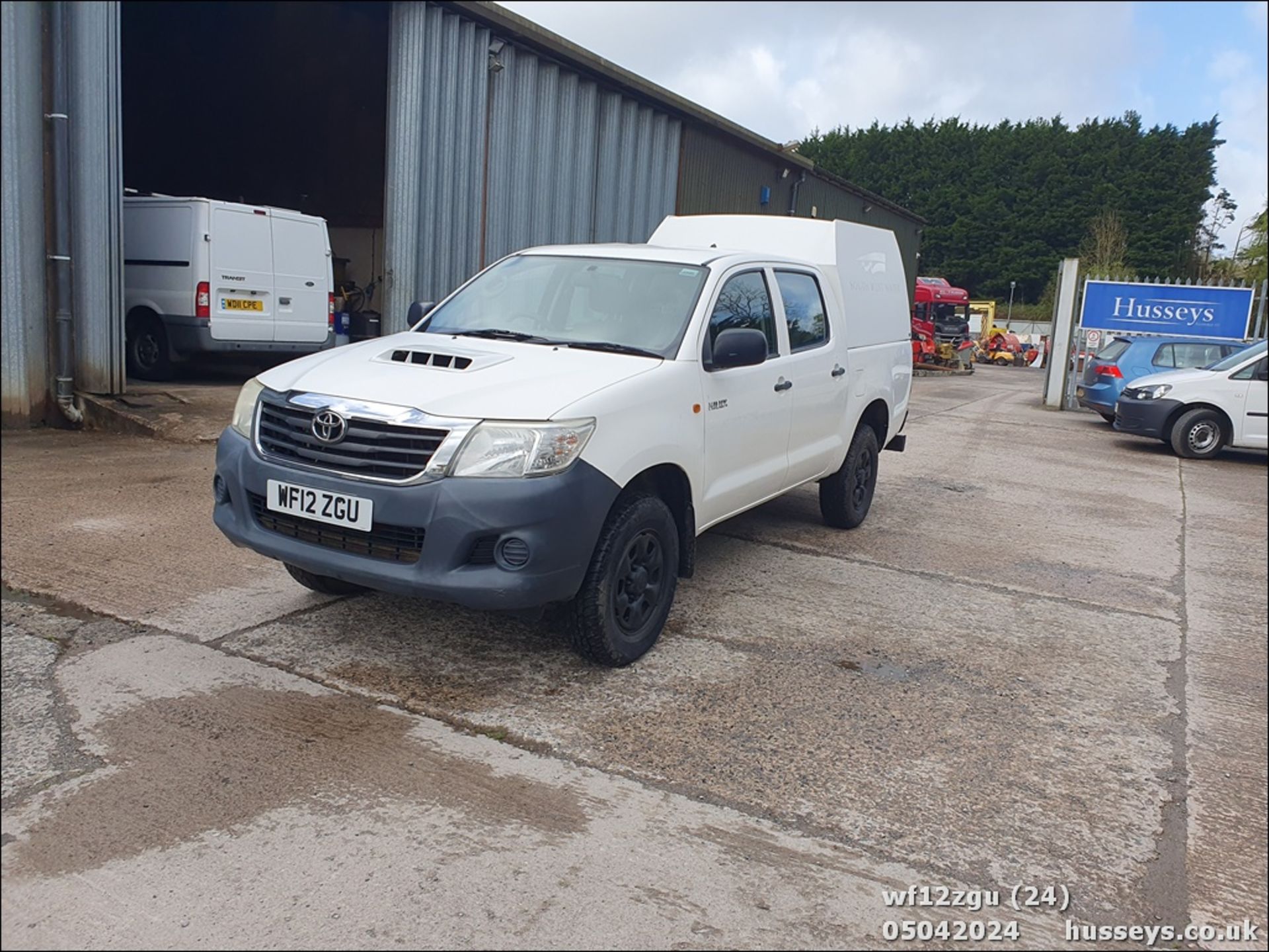 12/12 TOYOTA HILUX HL2 D-4D 4X4 DCB - 2494cc 4dr 4x4 (White, 132k) - Image 25 of 52