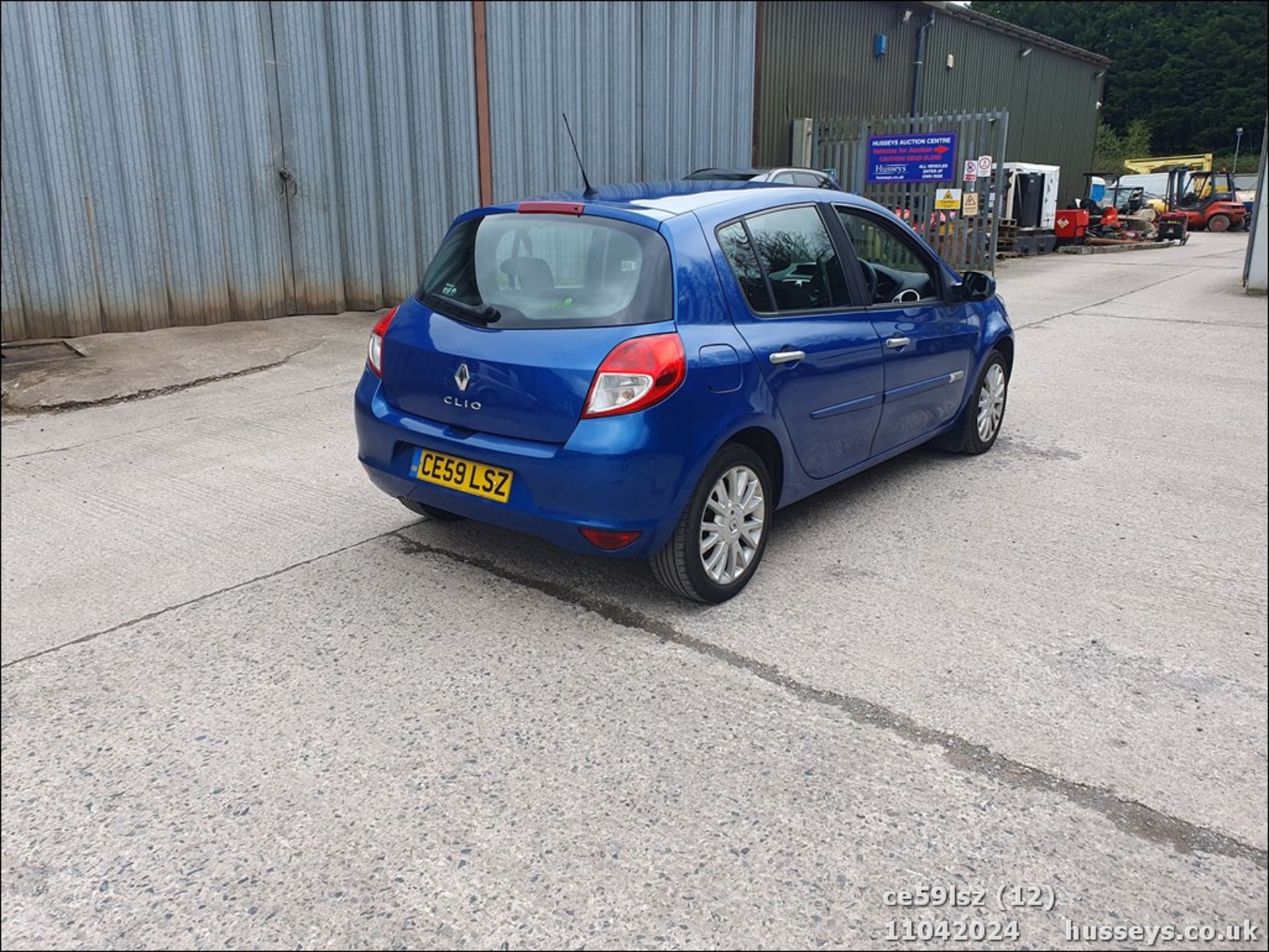 09/59 RENAULT CLIO DYNAMIQUE DCI - 1461cc 5dr Hatchback (Blue, 126k) - Image 13 of 47