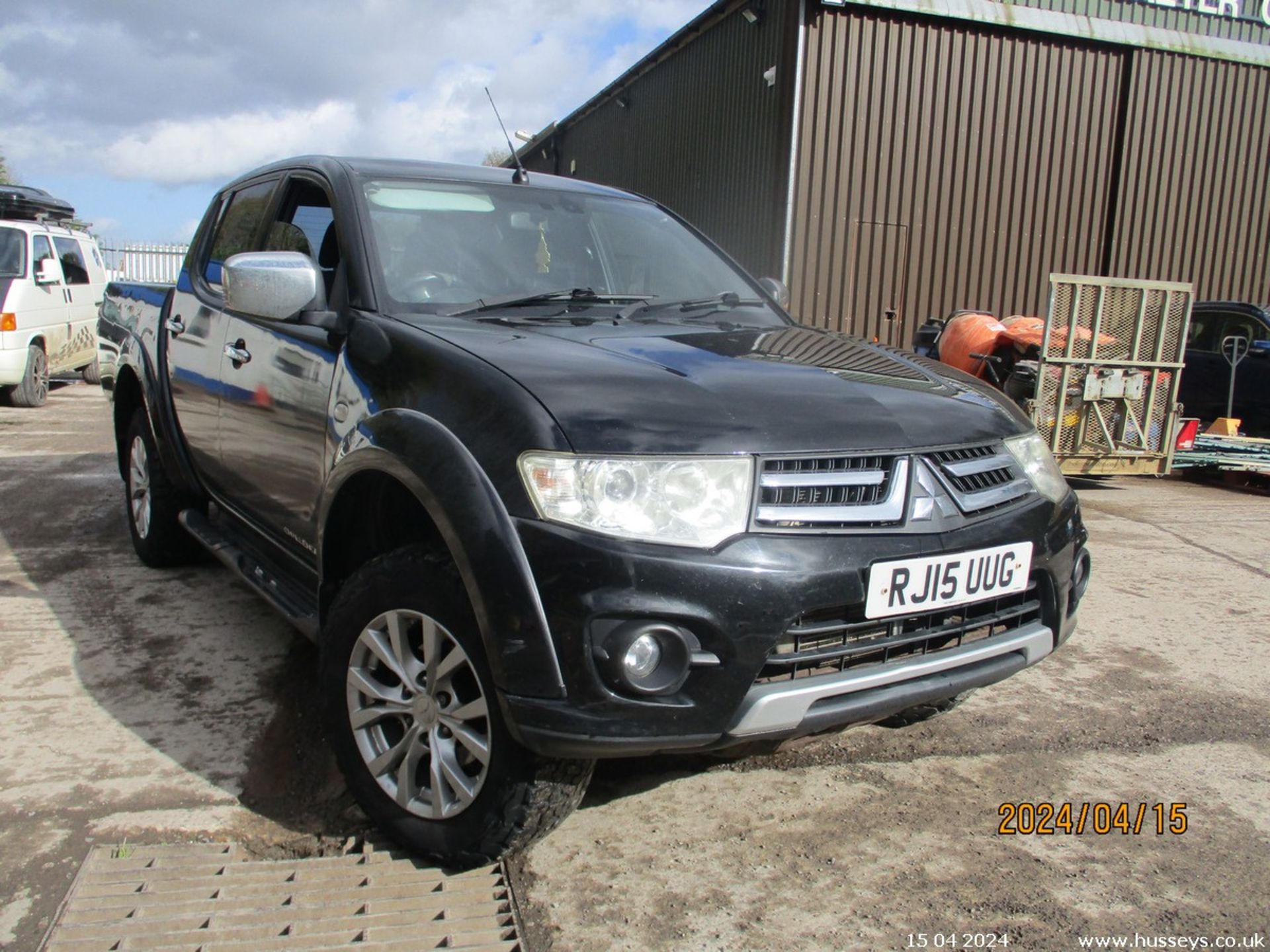 15/15 MITSUBISHI L200 CHALLENGER LB DCB DI - 2477cc 4dr 4x4 (Black) - Image 2 of 23