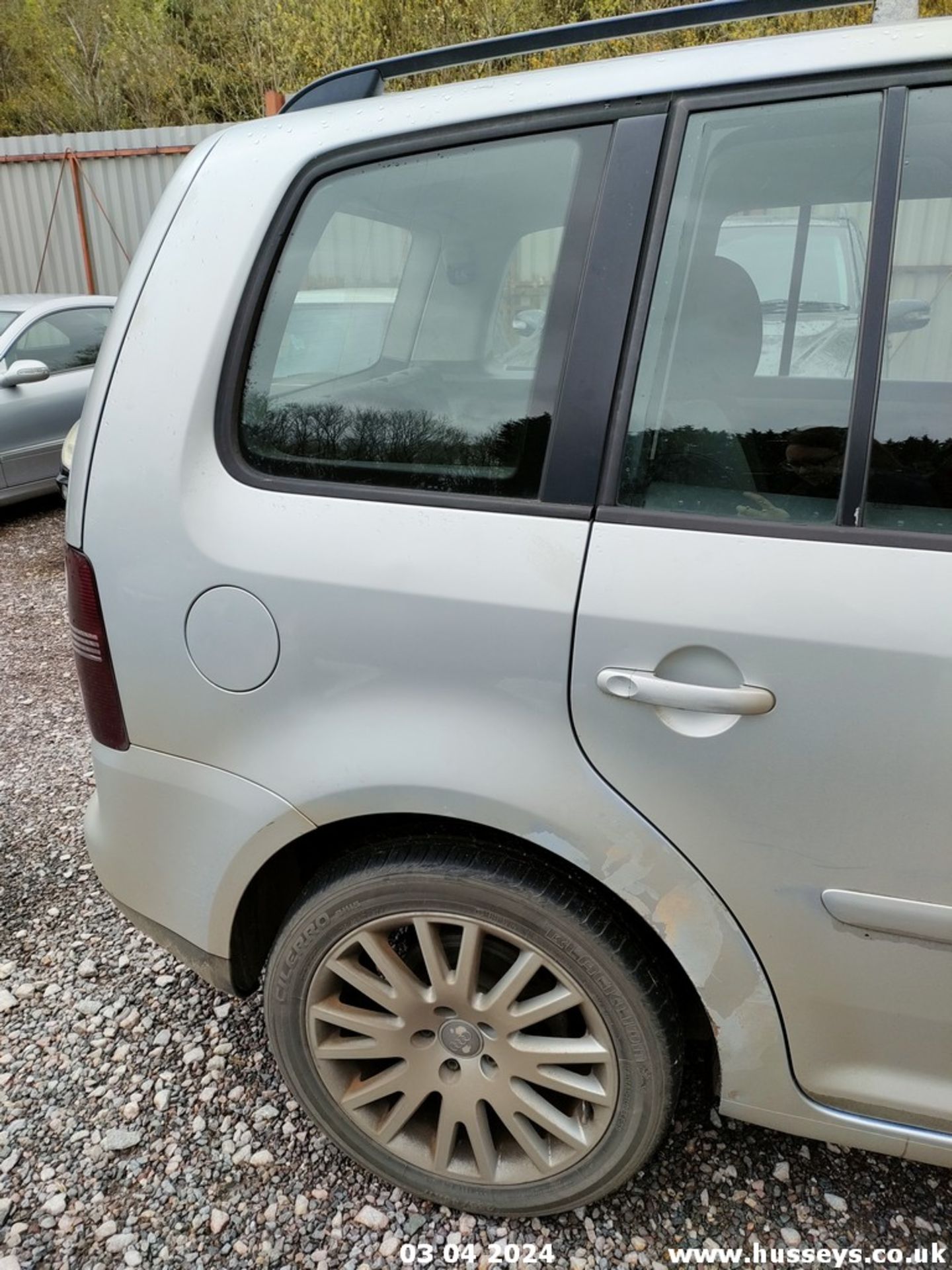 04/04 VOLKSWAGEN TOURAN SE TDI - 1896cc 5dr MPV (Silver) - Image 41 of 55