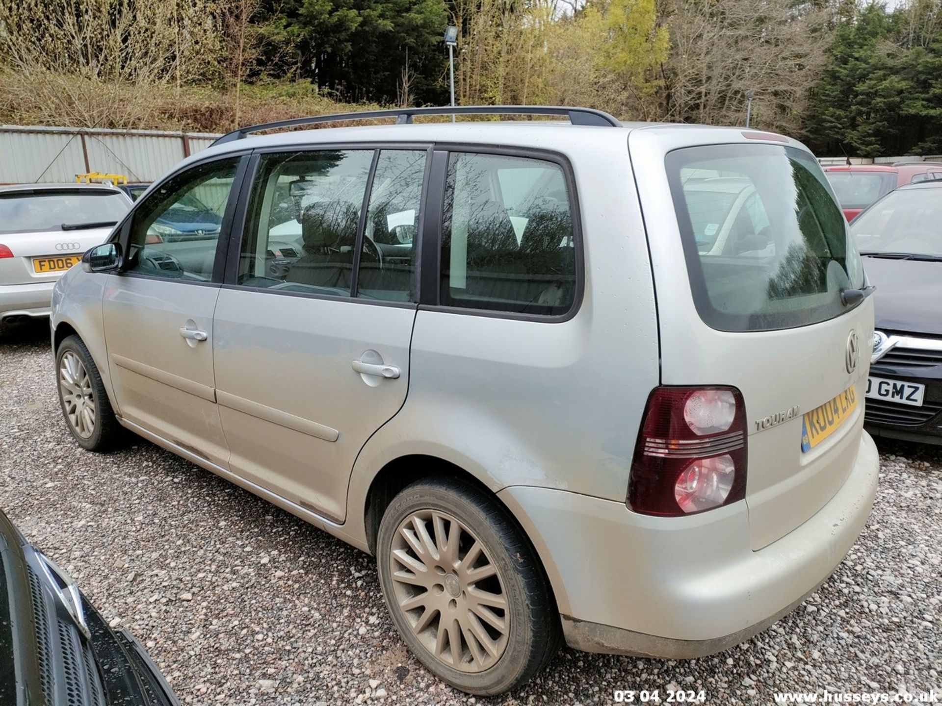 04/04 VOLKSWAGEN TOURAN SE TDI - 1896cc 5dr MPV (Silver) - Image 16 of 55