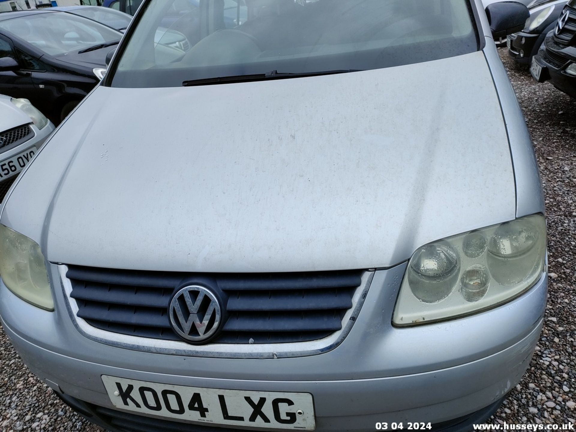 04/04 VOLKSWAGEN TOURAN SE TDI - 1896cc 5dr MPV (Silver) - Image 11 of 55