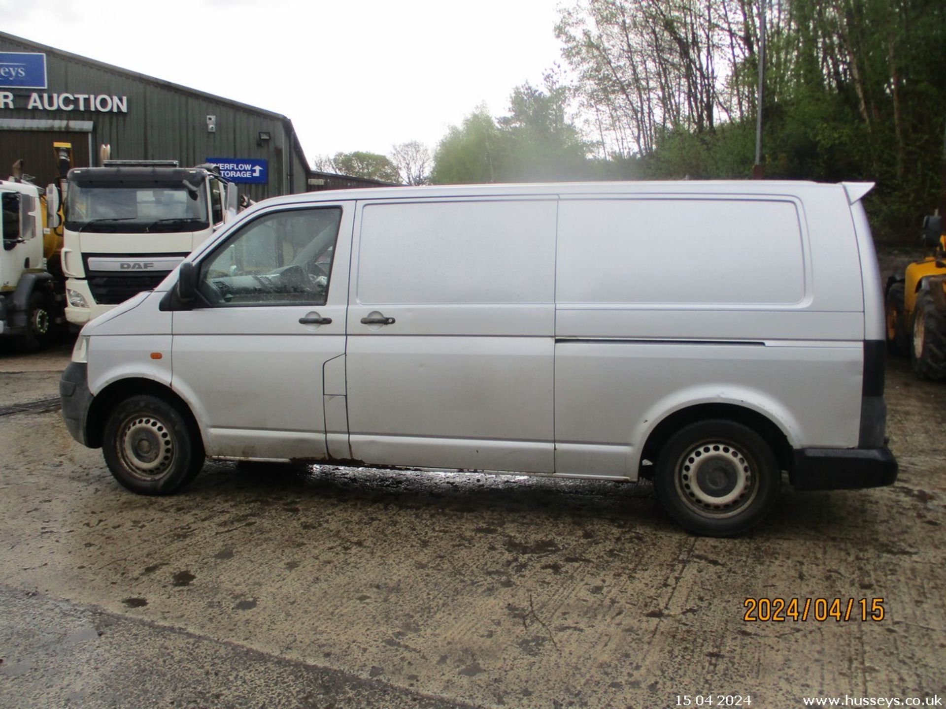 06/06 VOLKSWAGEN TRANSPORTER T30 130 TDI LWB - 2460cc Van (Silver) - Image 4 of 38