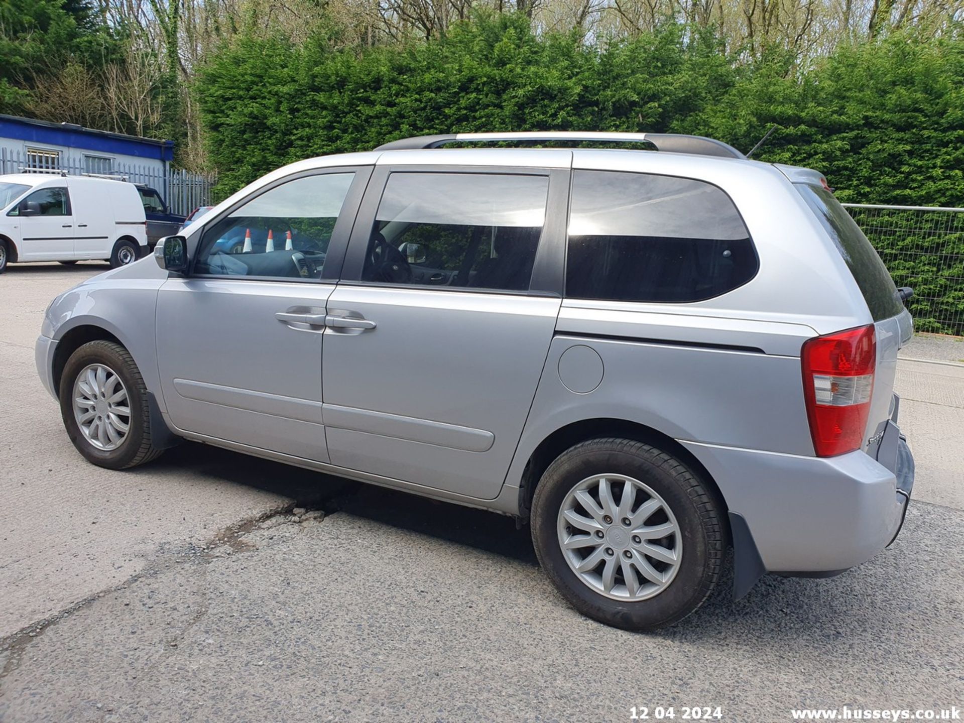 11/11 KIA SEDONA 3 BROTHERWOOD UPFRONT WHEELCHAIR ACCESS AUTO - 2199cc 5dr MPV (Silver, 60k) - Image 17 of 62