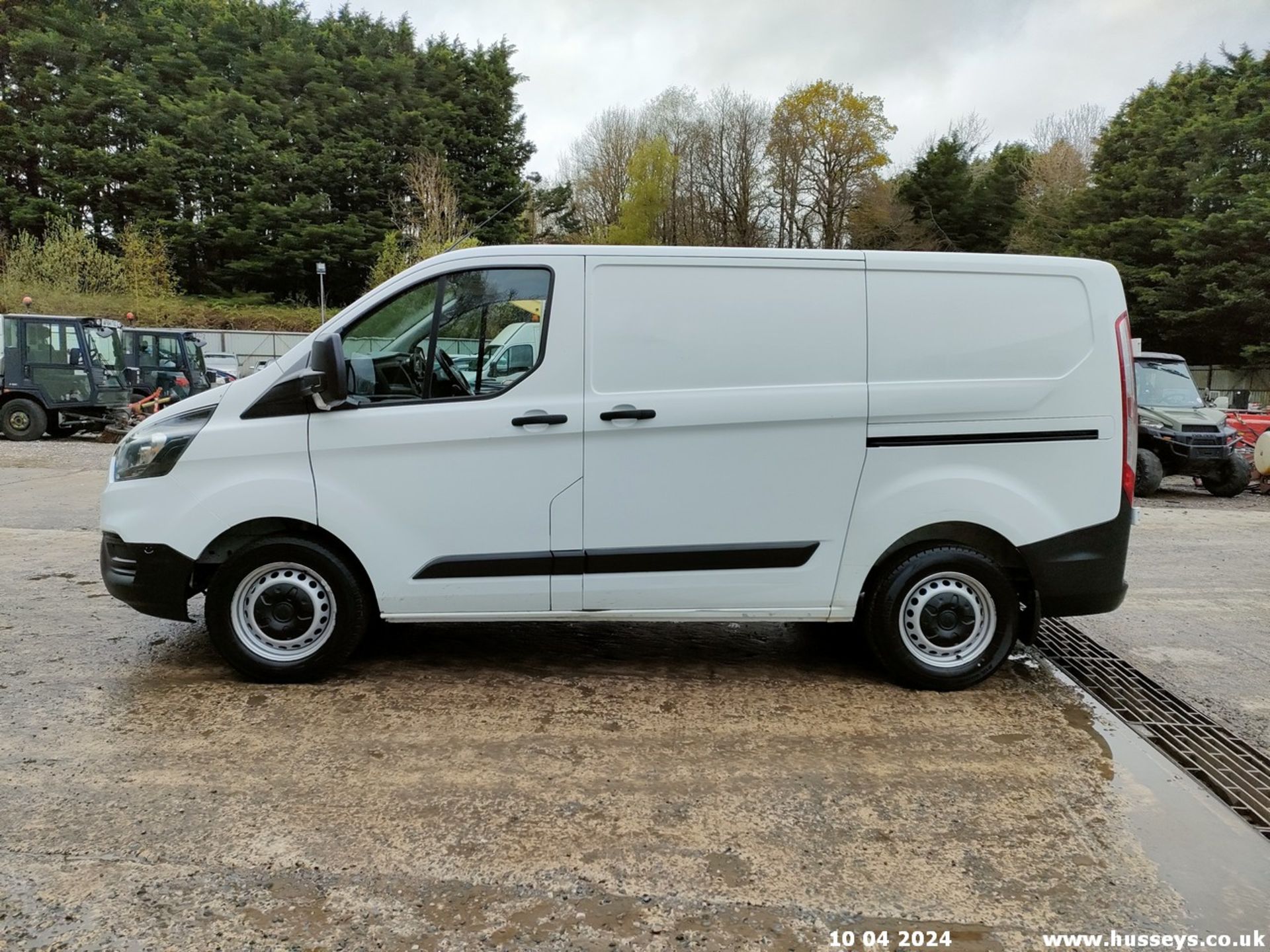 18/68 FORD TRANSIT CUSTOM 340 BASE - 1995cc 5dr Van (White, 61k) - Image 17 of 65