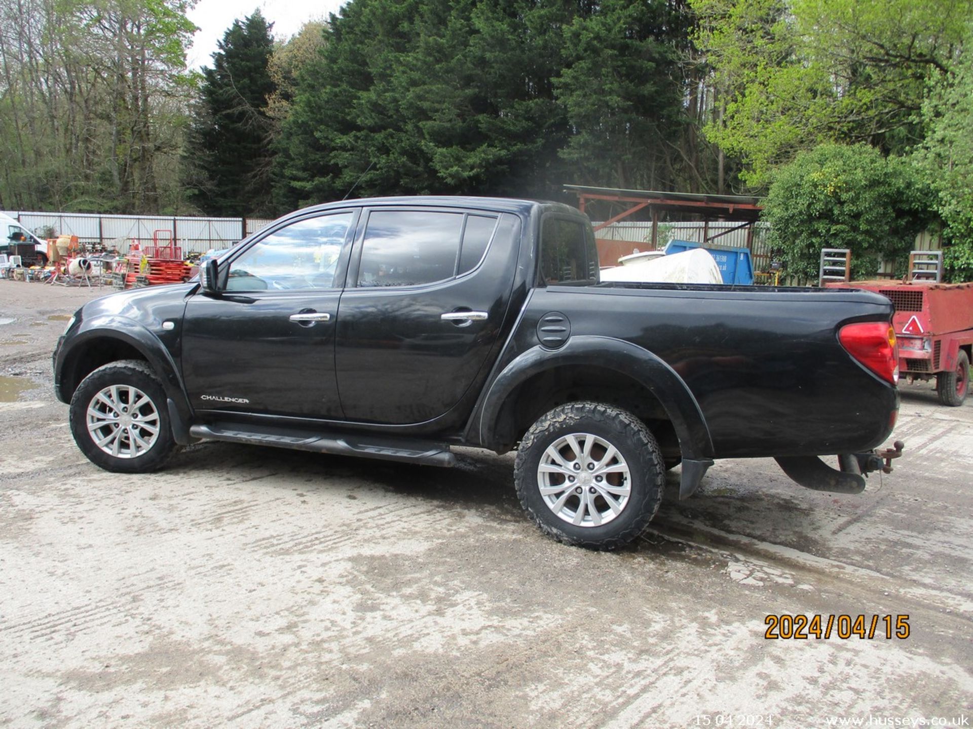 15/15 MITSUBISHI L200 CHALLENGER LB DCB DI - 2477cc 4dr 4x4 (Black) - Image 7 of 23