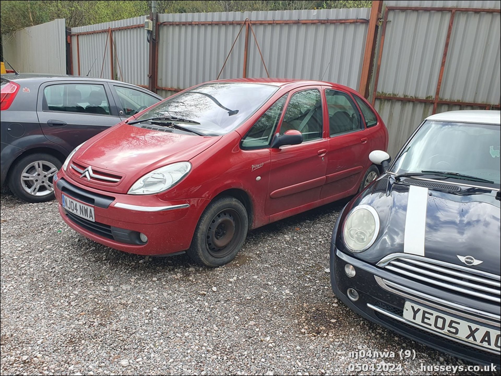 04/04 CITROEN XSARA PICASSO DESIRE 2HDI - 1997cc 5dr MPV (Red, 76k) - Image 10 of 23