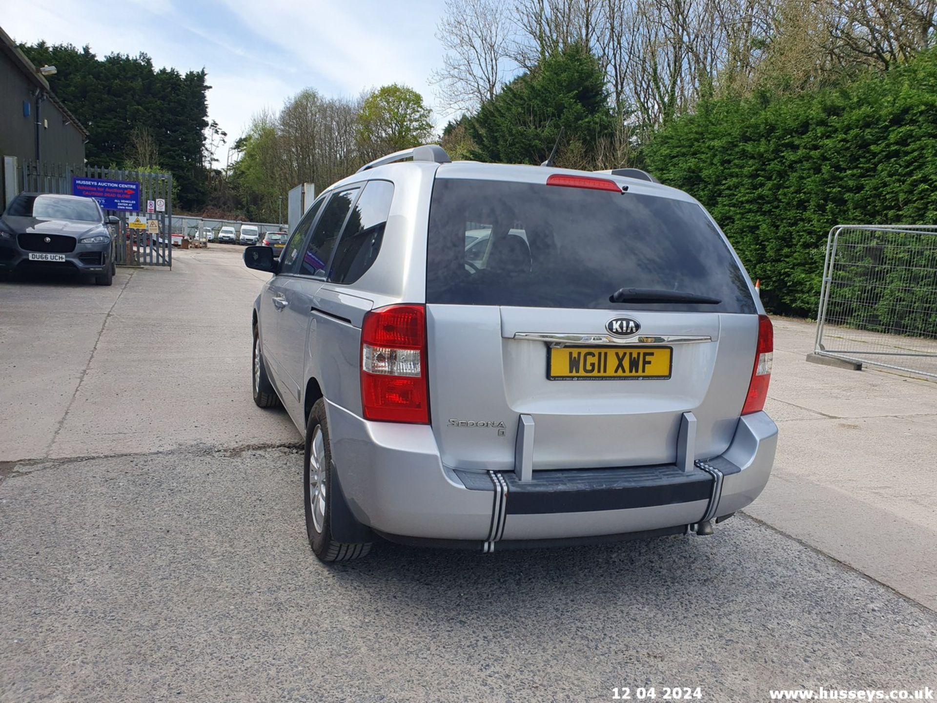 11/11 KIA SEDONA 3 BROTHERWOOD UPFRONT WHEELCHAIR ACCESS AUTO - 2199cc 5dr MPV (Silver, 60k) - Image 14 of 62