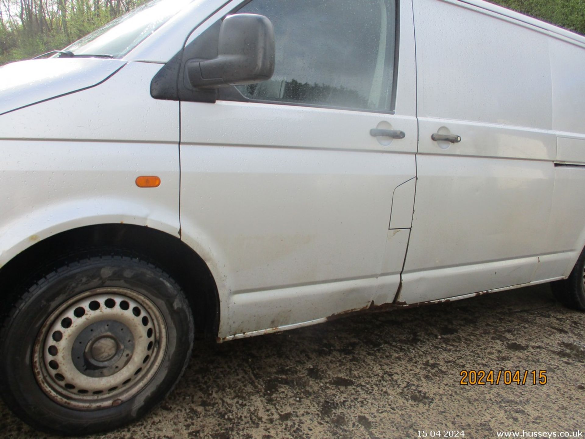 06/06 VOLKSWAGEN TRANSPORTER T30 130 TDI LWB - 2460cc Van (Silver) - Image 14 of 38