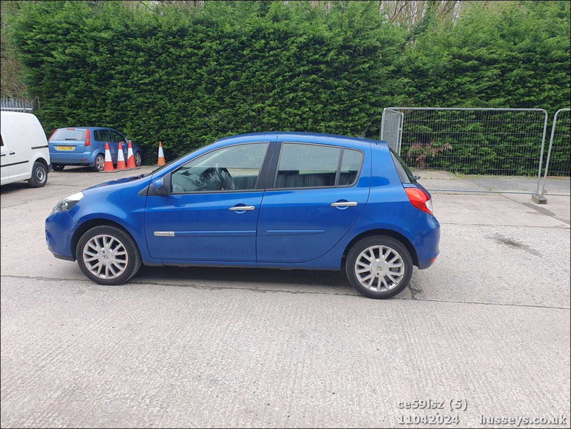 09/59 RENAULT CLIO DYNAMIQUE DCI - 1461cc 5dr Hatchback (Blue, 126k) - Image 6 of 47