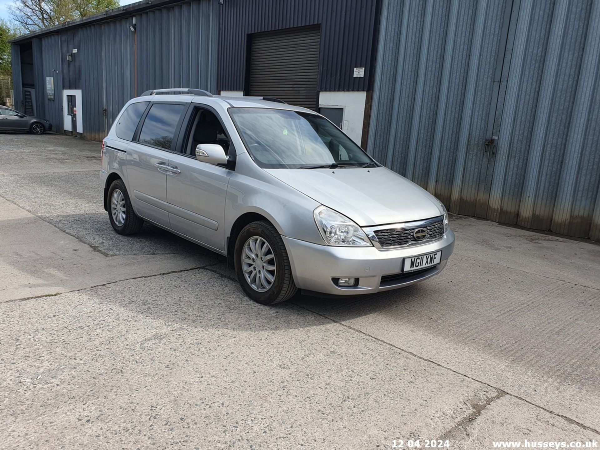 11/11 KIA SEDONA 3 BROTHERWOOD UPFRONT WHEELCHAIR ACCESS AUTO - 2199cc 5dr MPV (Silver, 60k) - Image 2 of 62