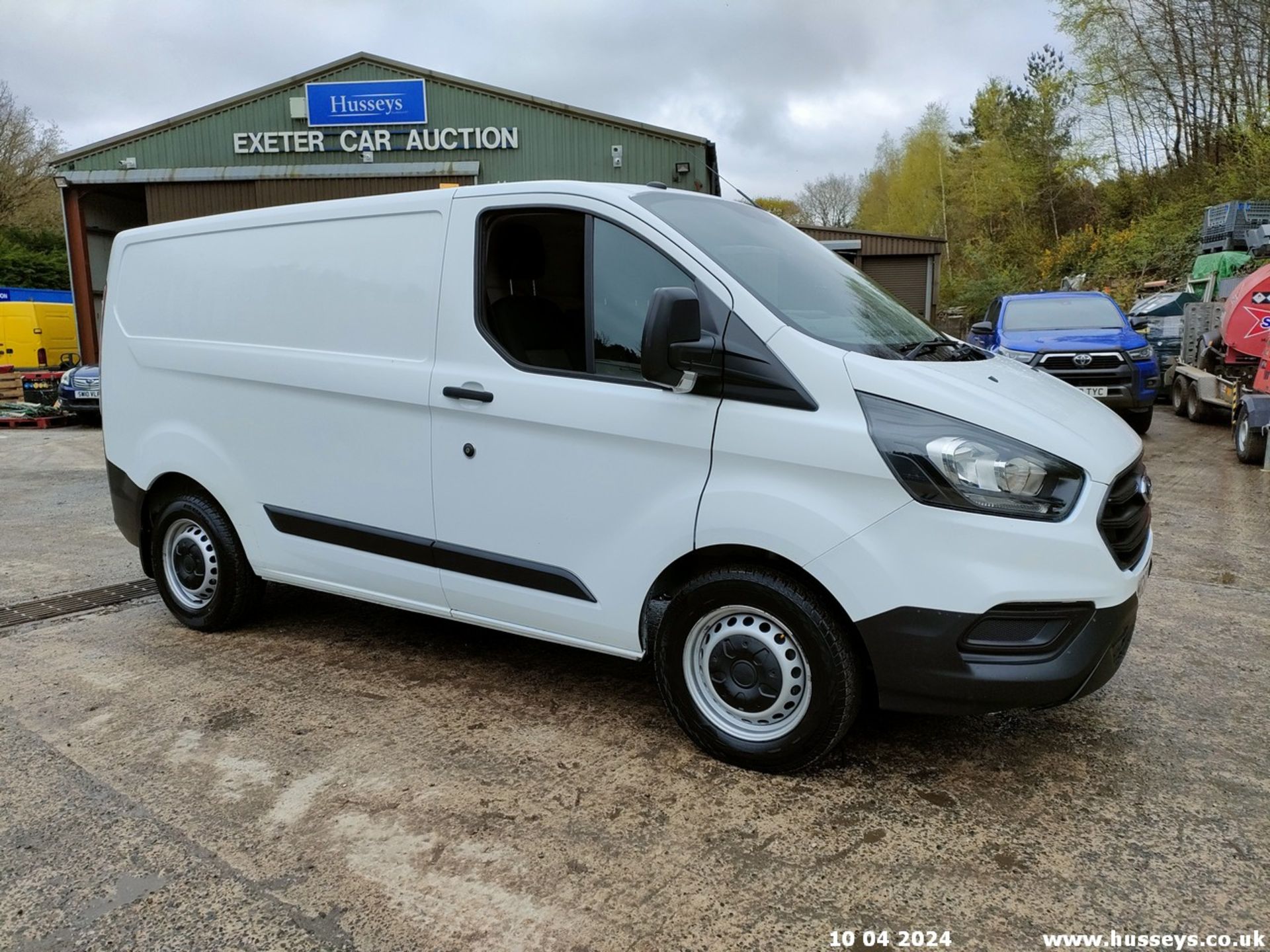 18/68 FORD TRANSIT CUSTOM 340 BASE - 1995cc 5dr Van (White, 61k) - Image 2 of 65