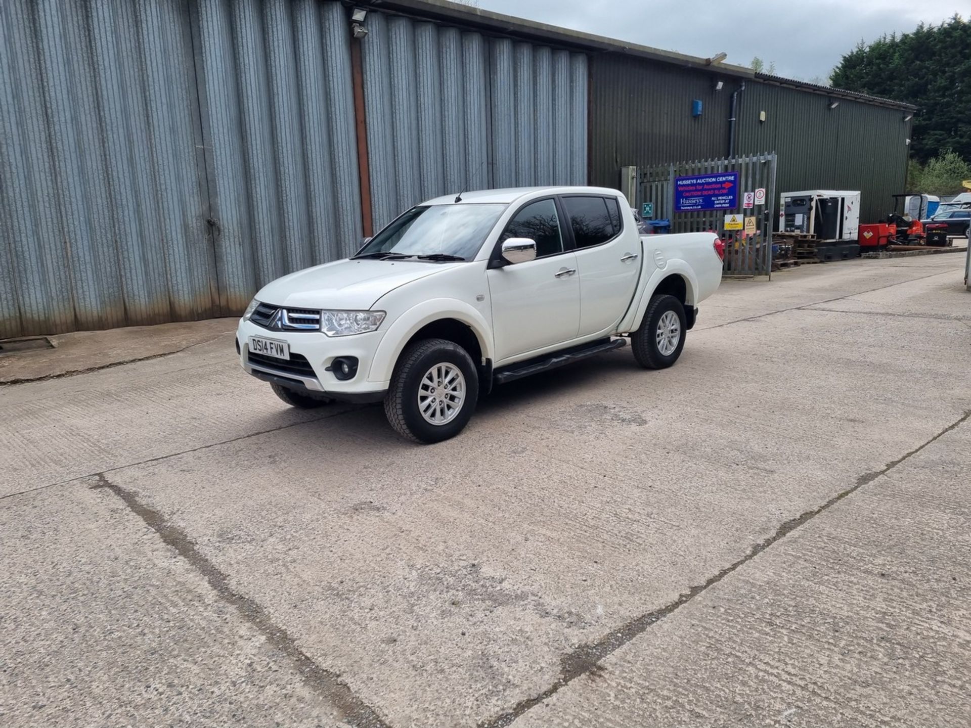 14/14 MITSUBISHI L200 TROJAN DCB DI-D 4X4 - 2477cc 4dr Pickup (White, 73k) - Image 12 of 44