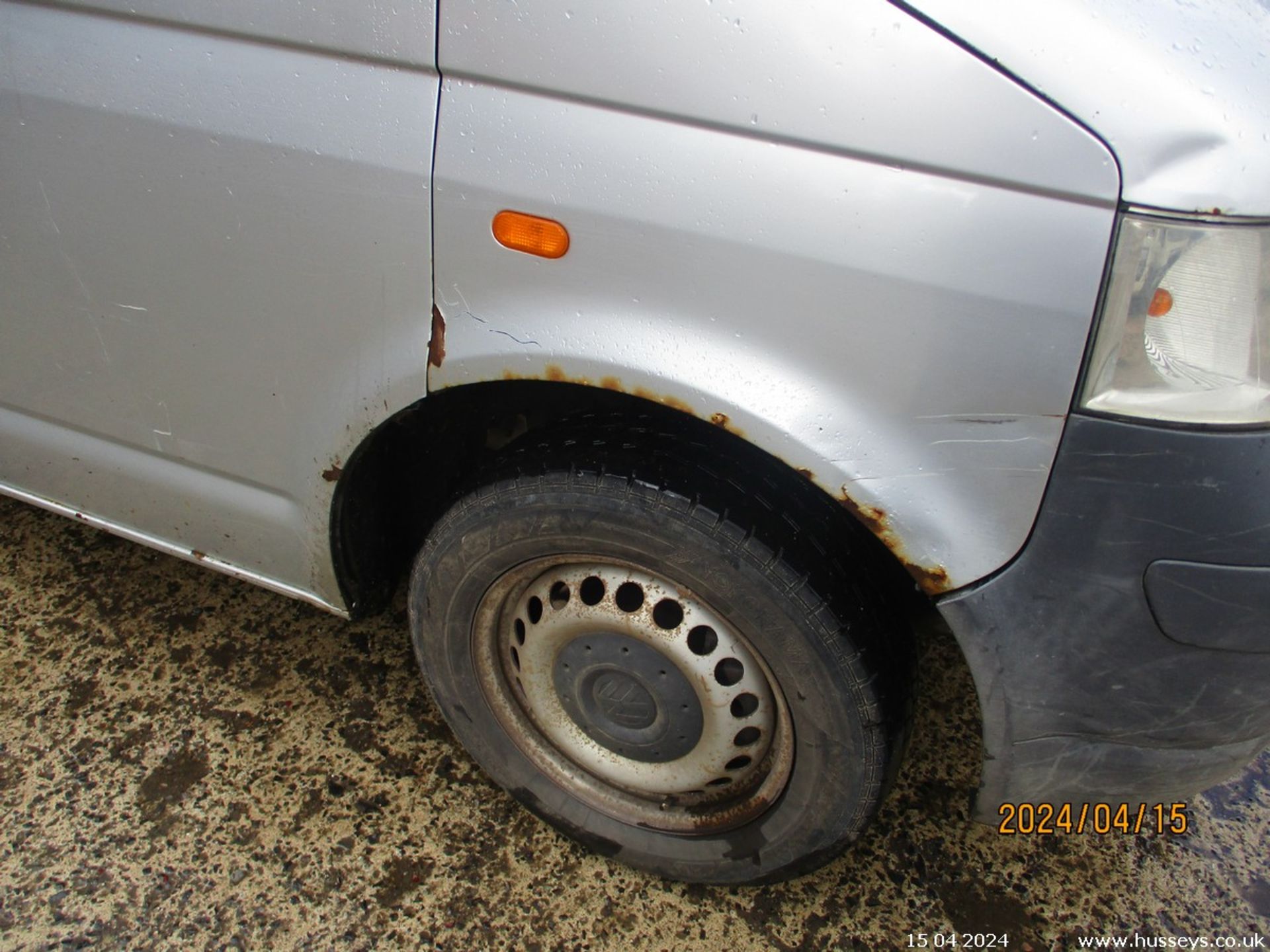 06/06 VOLKSWAGEN TRANSPORTER T30 130 TDI LWB - 2460cc Van (Silver) - Image 7 of 38