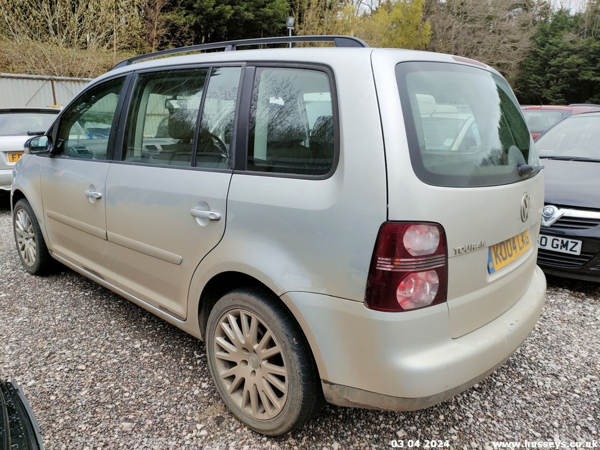 04/04 VOLKSWAGEN TOURAN SE TDI - 1896cc 5dr MPV (Silver) - Image 17 of 55