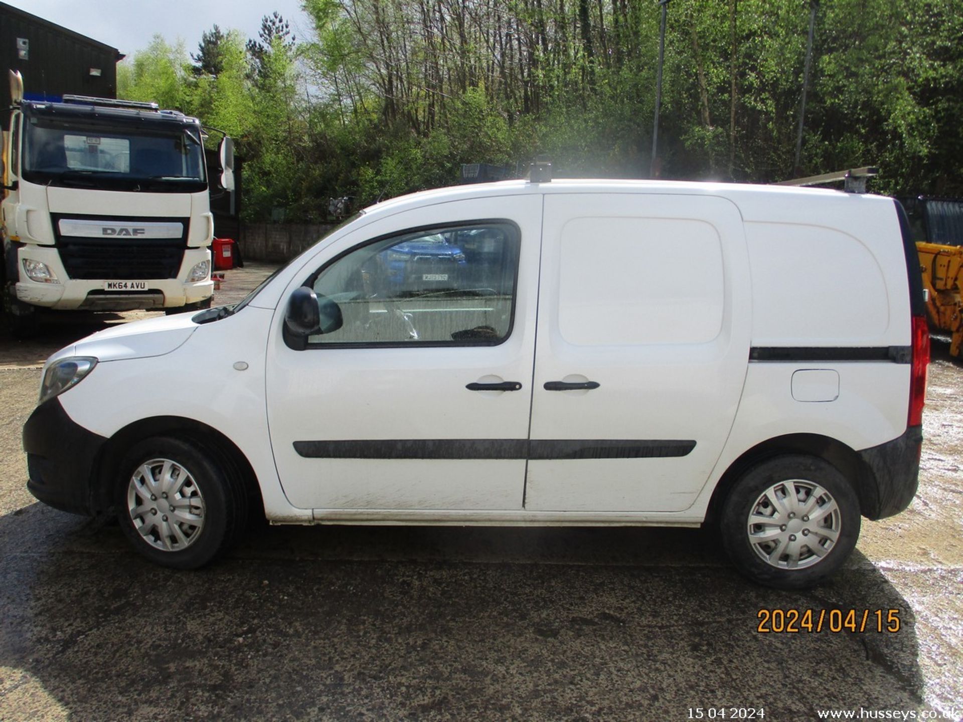 15/65 MERCEDES-BENZ CITAN 109 CDI - 1461cc 6dr Van (White, 108k) - Image 4 of 19