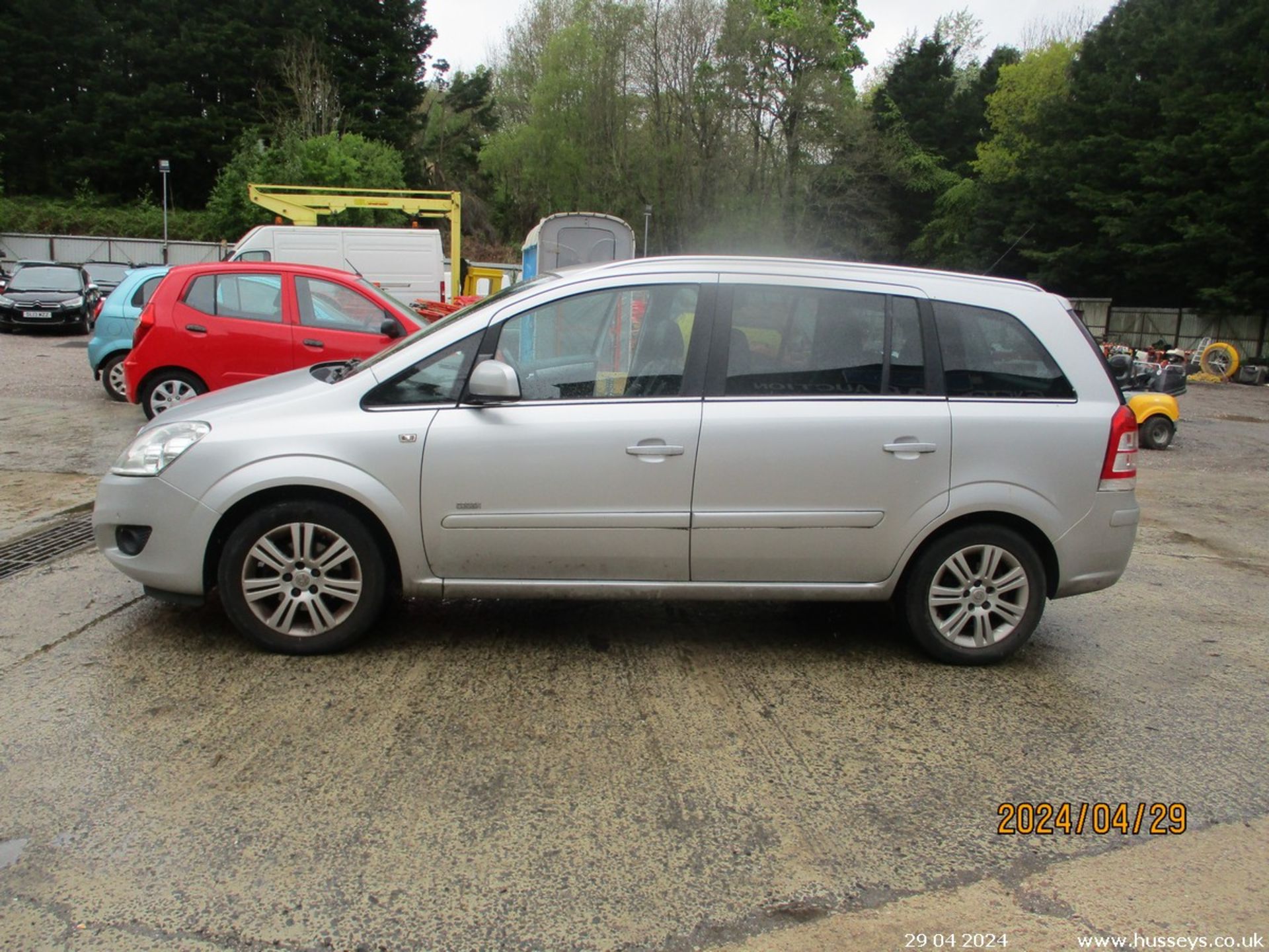 12/61 VAUXHALL ZAFIRA DESIGN - 1598cc 5dr MPV (Silver, 73k) - Image 4 of 19