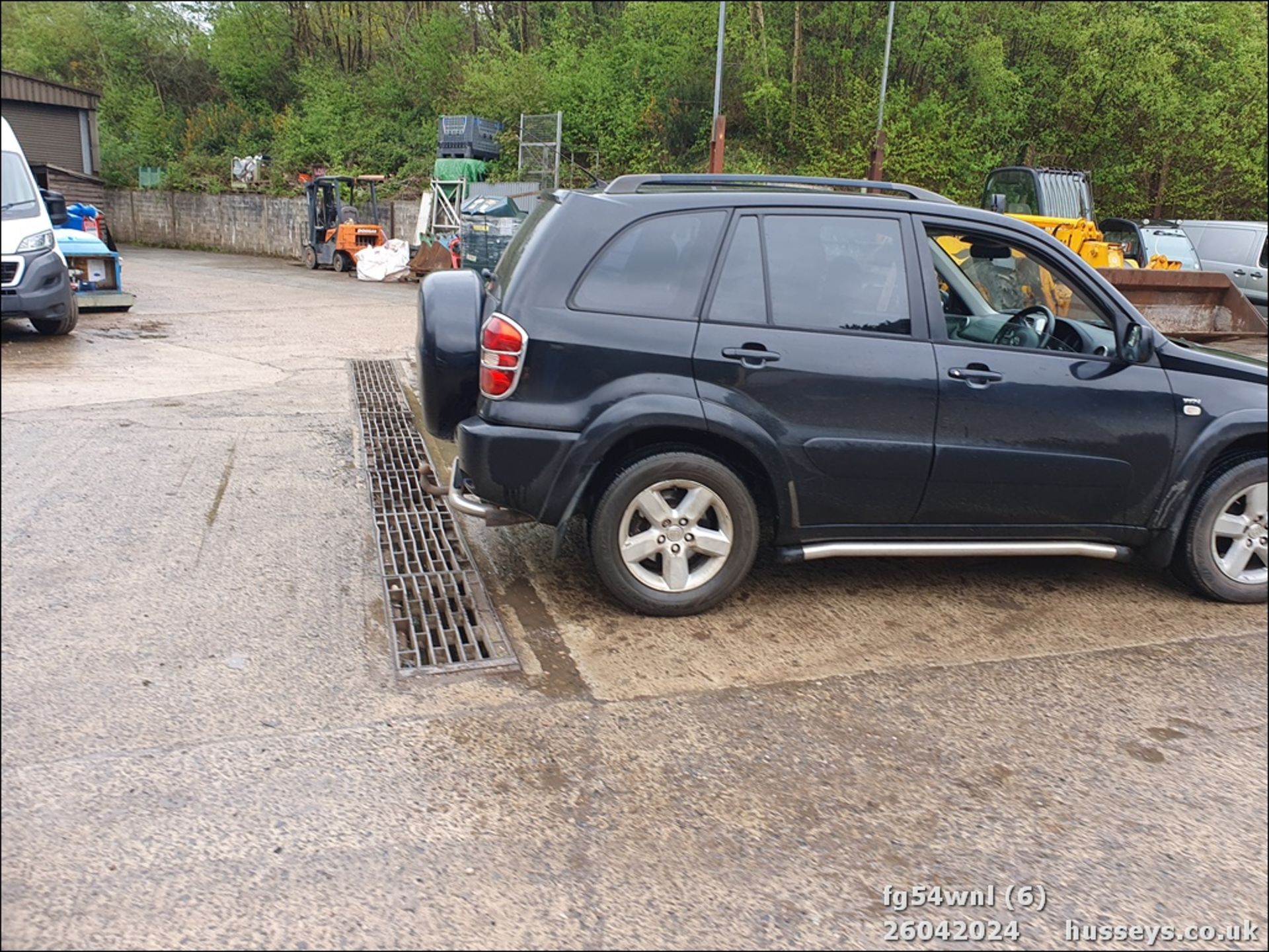 04/54 TOYOTA RAV4 XT3 VVTI - 1998cc 5dr Estate (Black, 155k) - Image 7 of 46