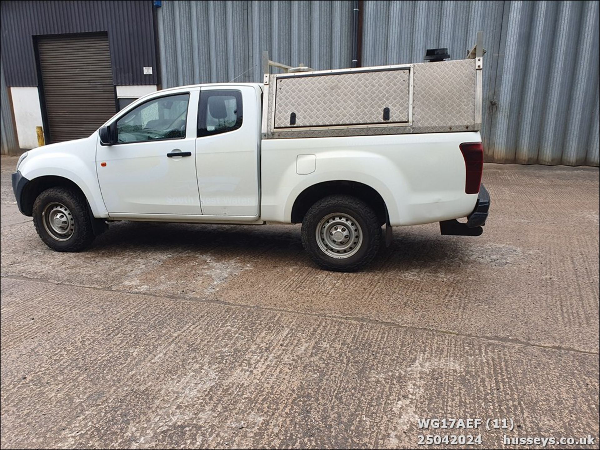 17/17 ISUZU D-MAX - 1898cc 2dr Pickup (White) - Image 12 of 45