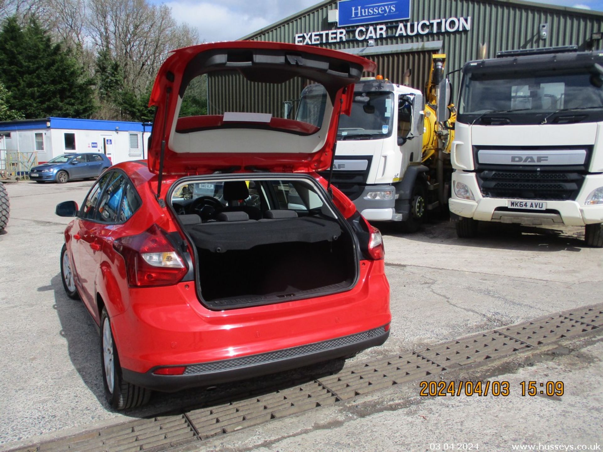 13/13 FORD FOCUS EDGE TDCI 115 - 1560cc 5dr Hatchback (Red, 186k) - Image 10 of 17