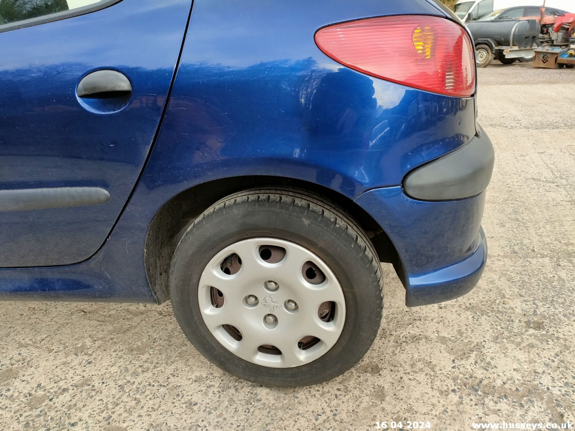 06/55 PEUGEOT 206 URBAN HDI - 1398cc 5dr Hatchback (Blue, 165k) - Image 28 of 63