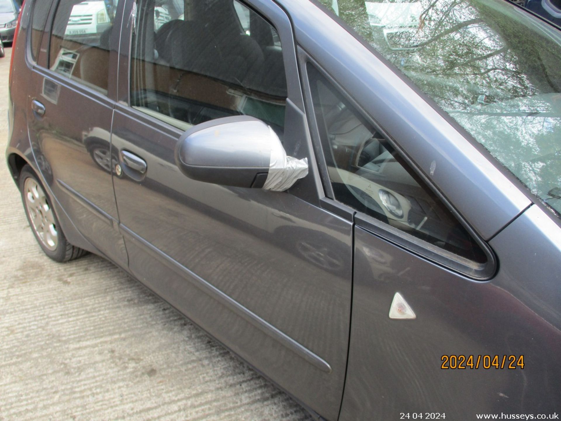 05/05 MITSUBISHI COLT ELEGANCE SEMI-AUTO - 1499cc 5dr Hatchback (Grey) - Image 10 of 18