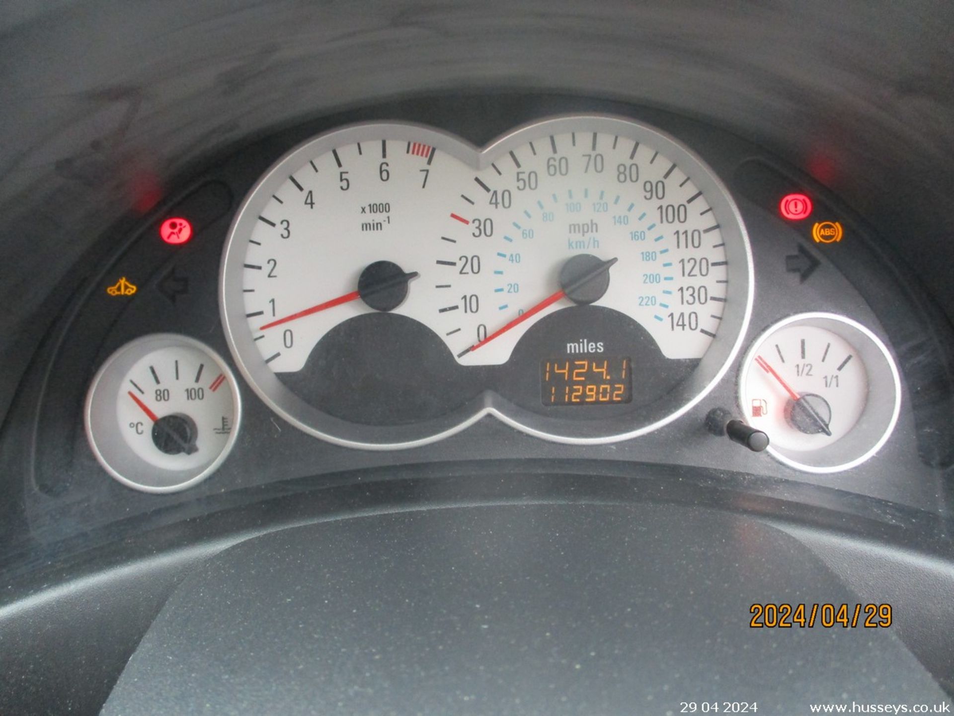 06/06 VAUXHALL CORSA DESIGN TWINPORT - 1229cc 5dr Hatchback (Black) - Image 18 of 19