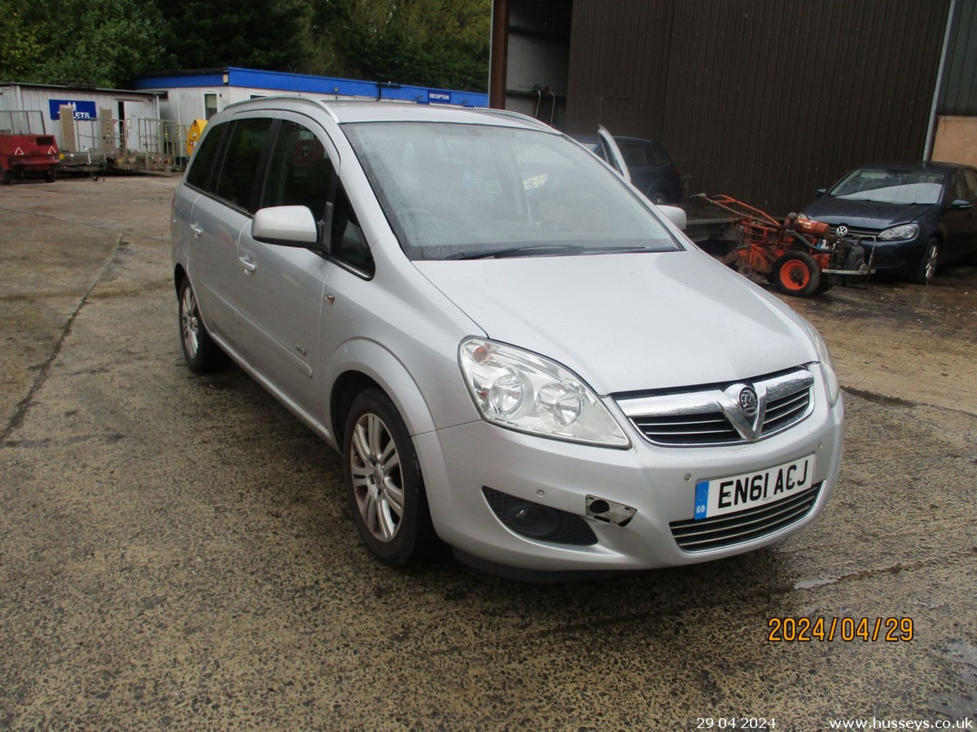 12/61 VAUXHALL ZAFIRA DESIGN - 1598cc 5dr MPV (Silver, 73k) - Image 9 of 19