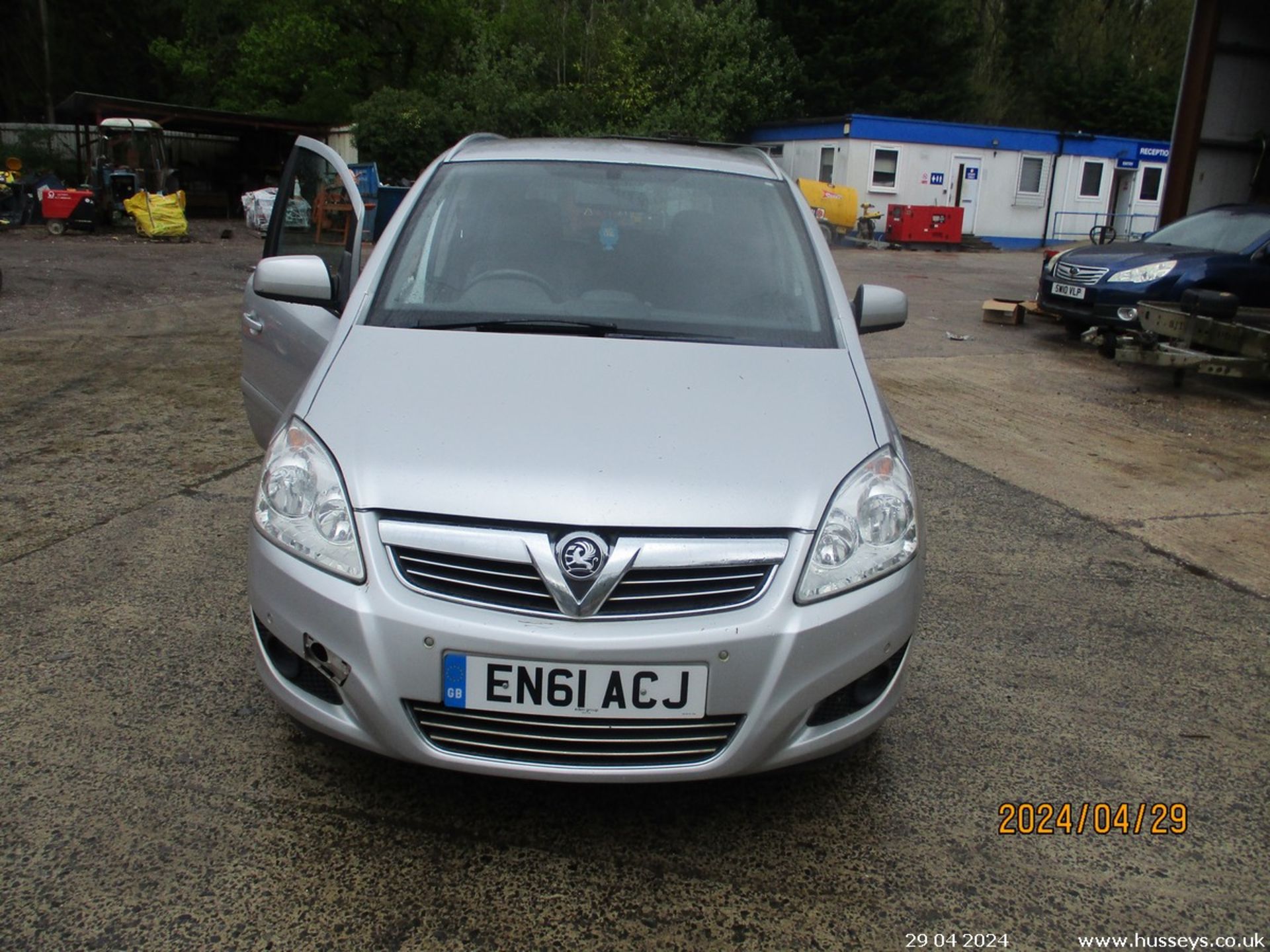 12/61 VAUXHALL ZAFIRA DESIGN - 1598cc 5dr MPV (Silver, 73k) - Image 3 of 19