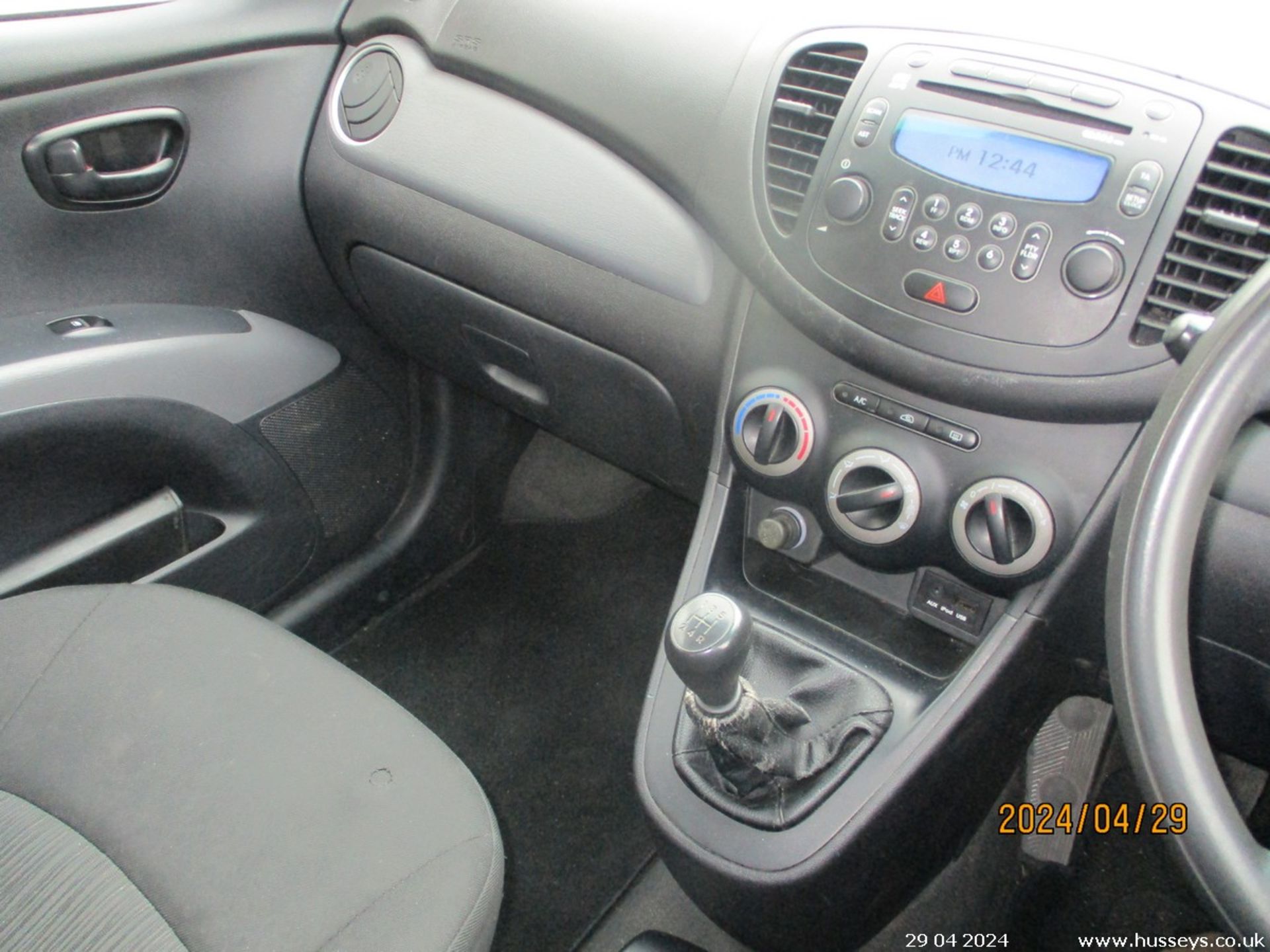 11/11 HYUNDAI I10 CLASSIC - 1248cc 5dr Hatchback (Red, 109k) - Image 15 of 16