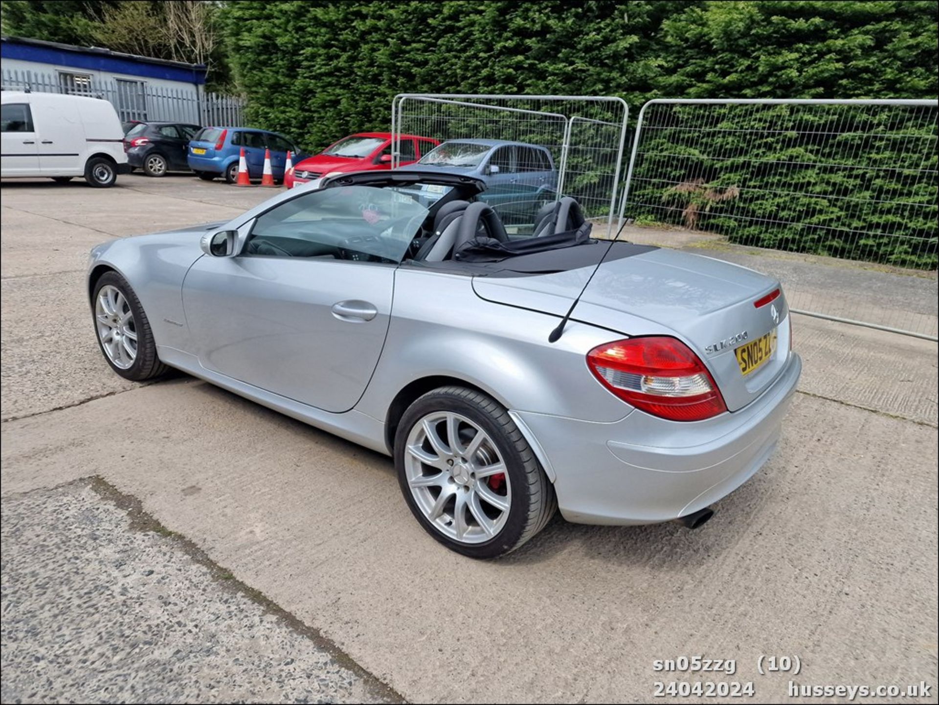 05/05 MERCEDES SLK 200 KOMPRESSOR - 1796cc 2dr Convertible (Silver, 136k) - Image 21 of 72