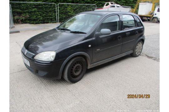 06/06 VAUXHALL CORSA DESIGN TWINPORT - 1229cc 5dr Hatchback (Black) - Image 8 of 19