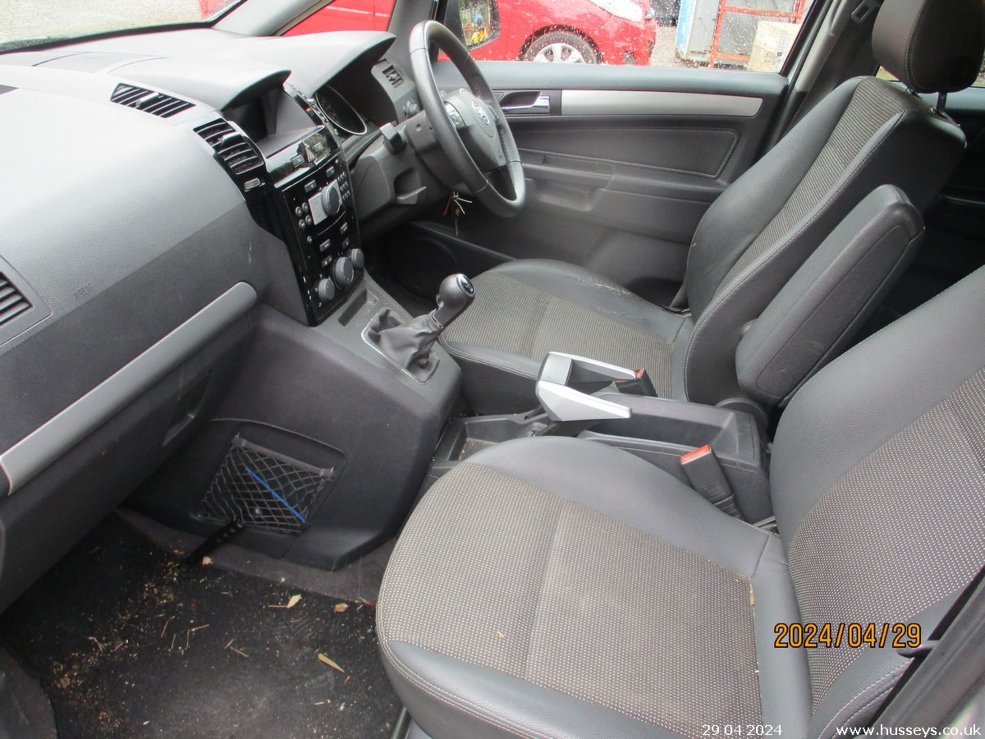 12/61 VAUXHALL ZAFIRA DESIGN - 1598cc 5dr MPV (Silver, 73k) - Image 15 of 19