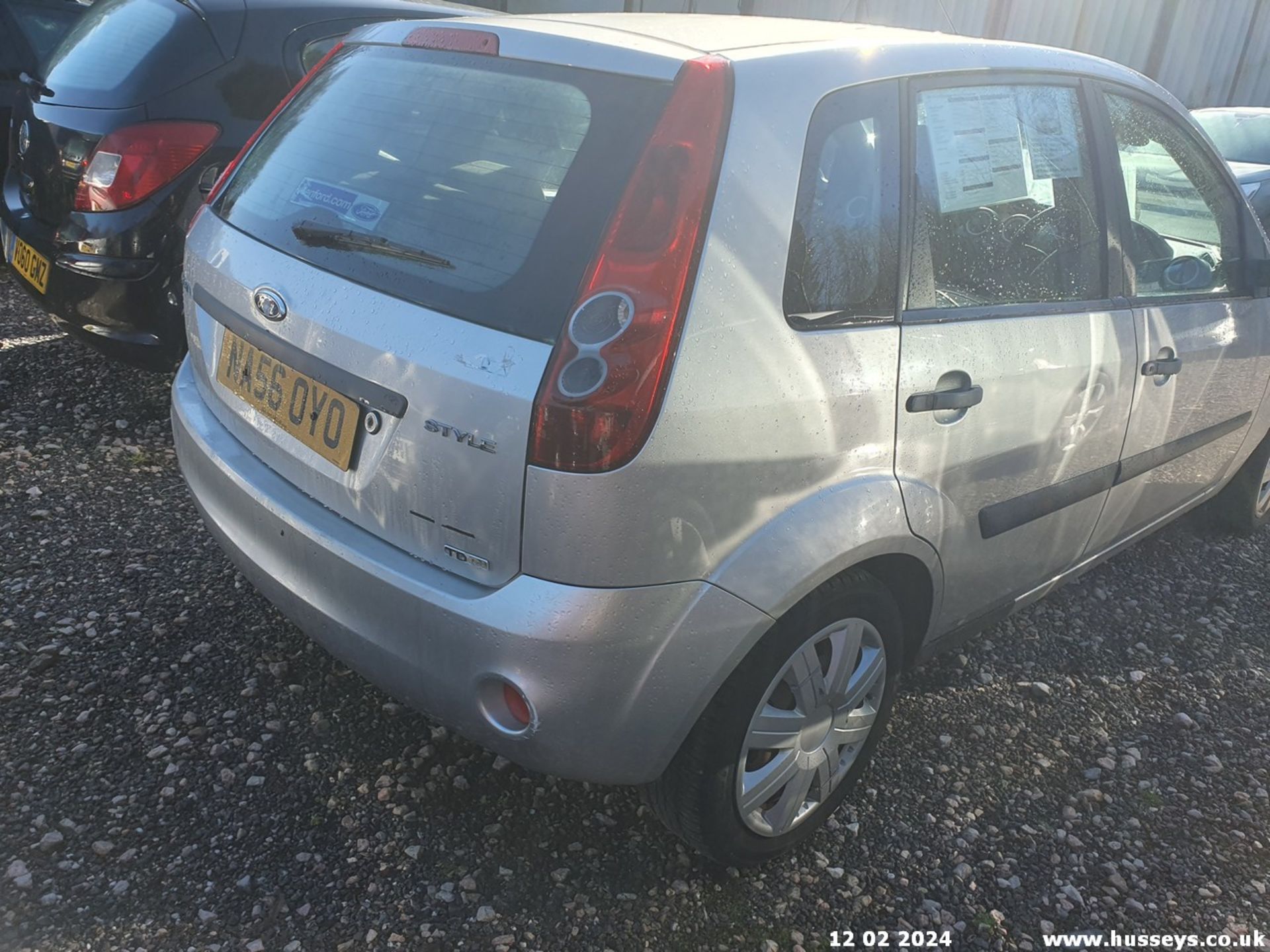 06/56 FORD FIESTA STYLE TDCI - 1399cc 5dr Hatchback (Silver) - Image 13 of 39