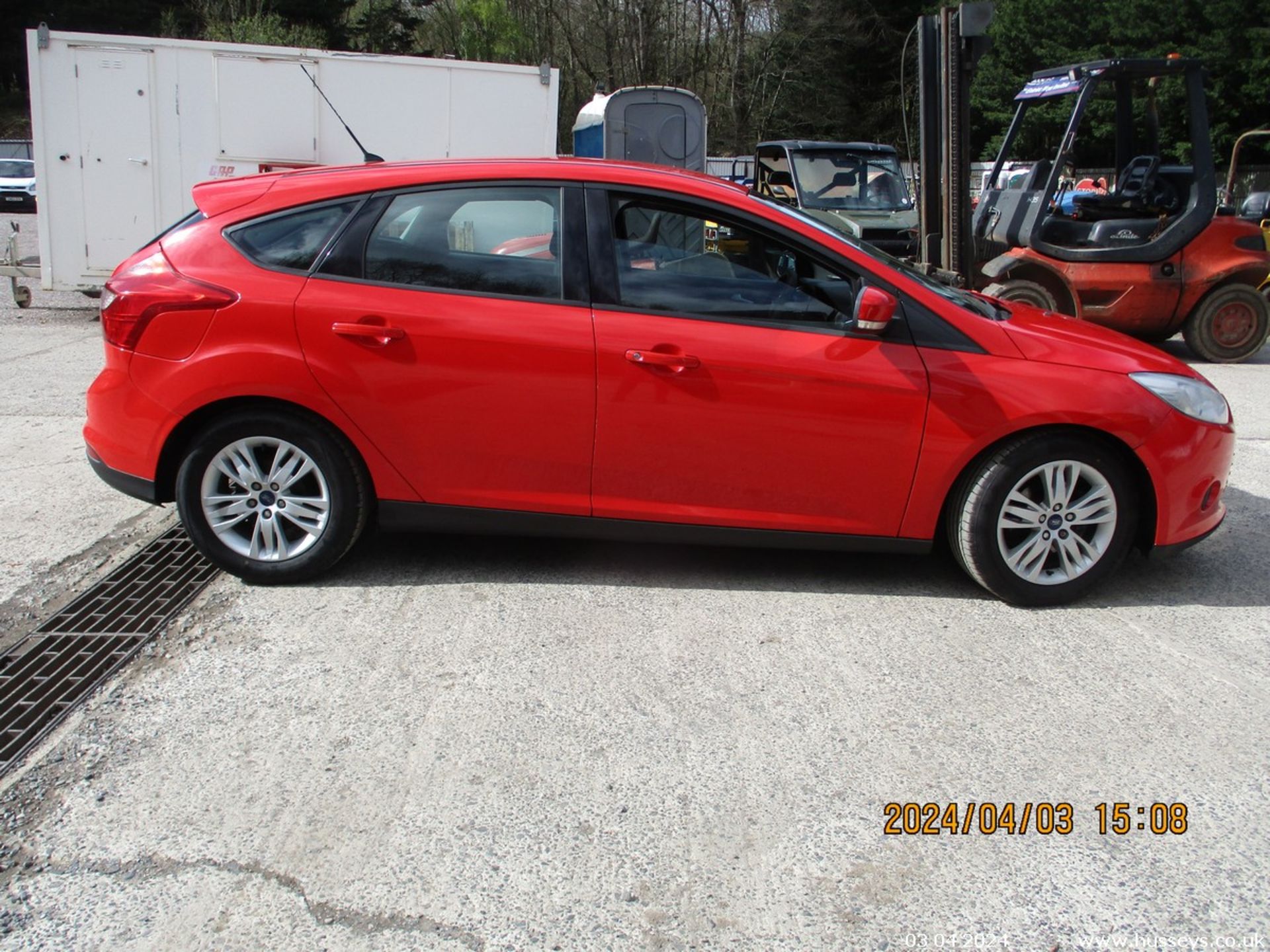 13/13 FORD FOCUS EDGE TDCI 115 - 1560cc 5dr Hatchback (Red, 186k) - Image 8 of 17