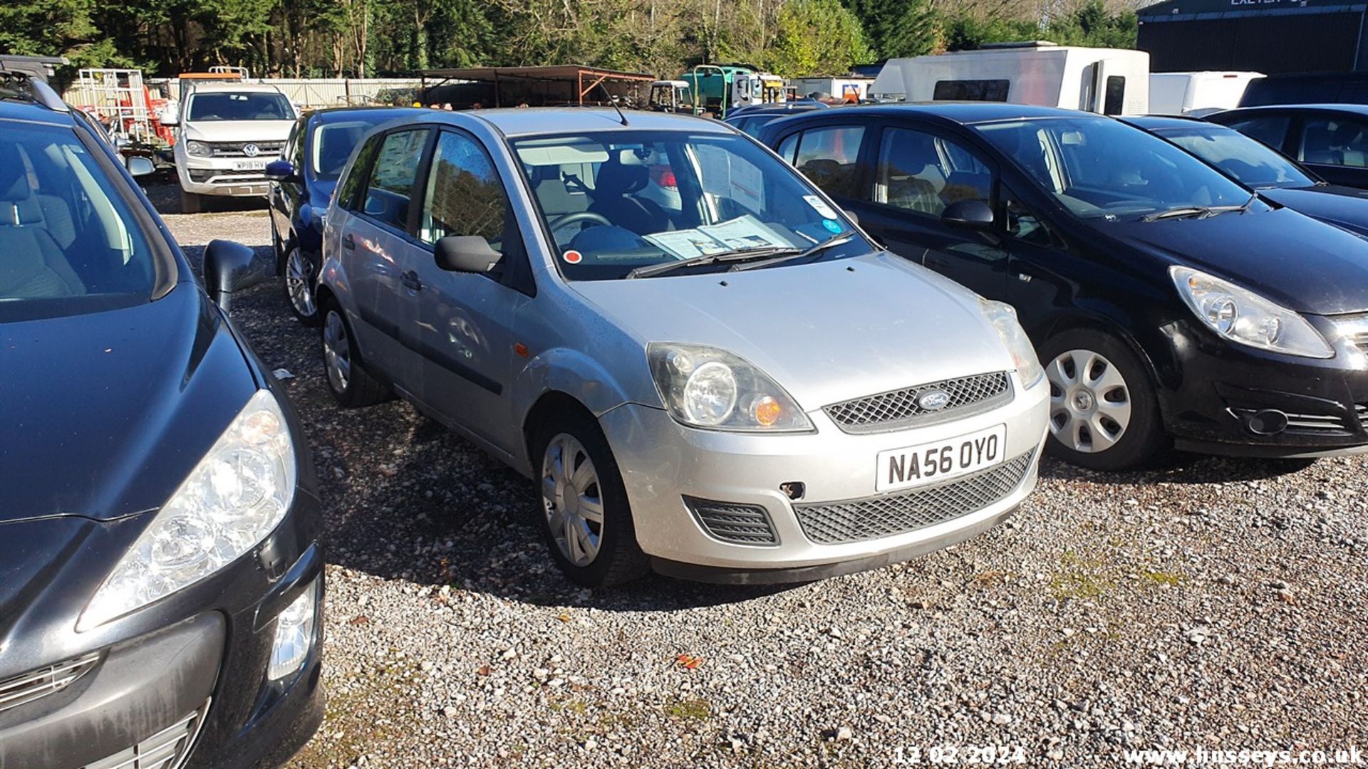 06/56 FORD FIESTA STYLE TDCI - 1399cc 5dr Hatchback (Silver) - Image 2 of 39