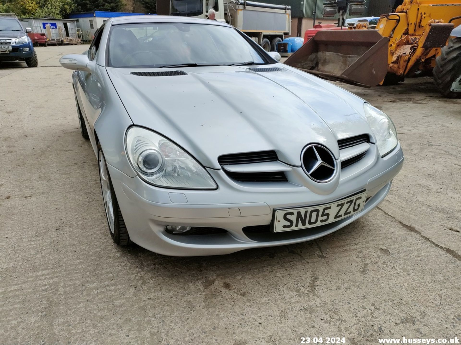 05/05 MERCEDES SLK 200 KOMPRESSOR - 1796cc 2dr Convertible (Silver, 136k) - Image 12 of 72