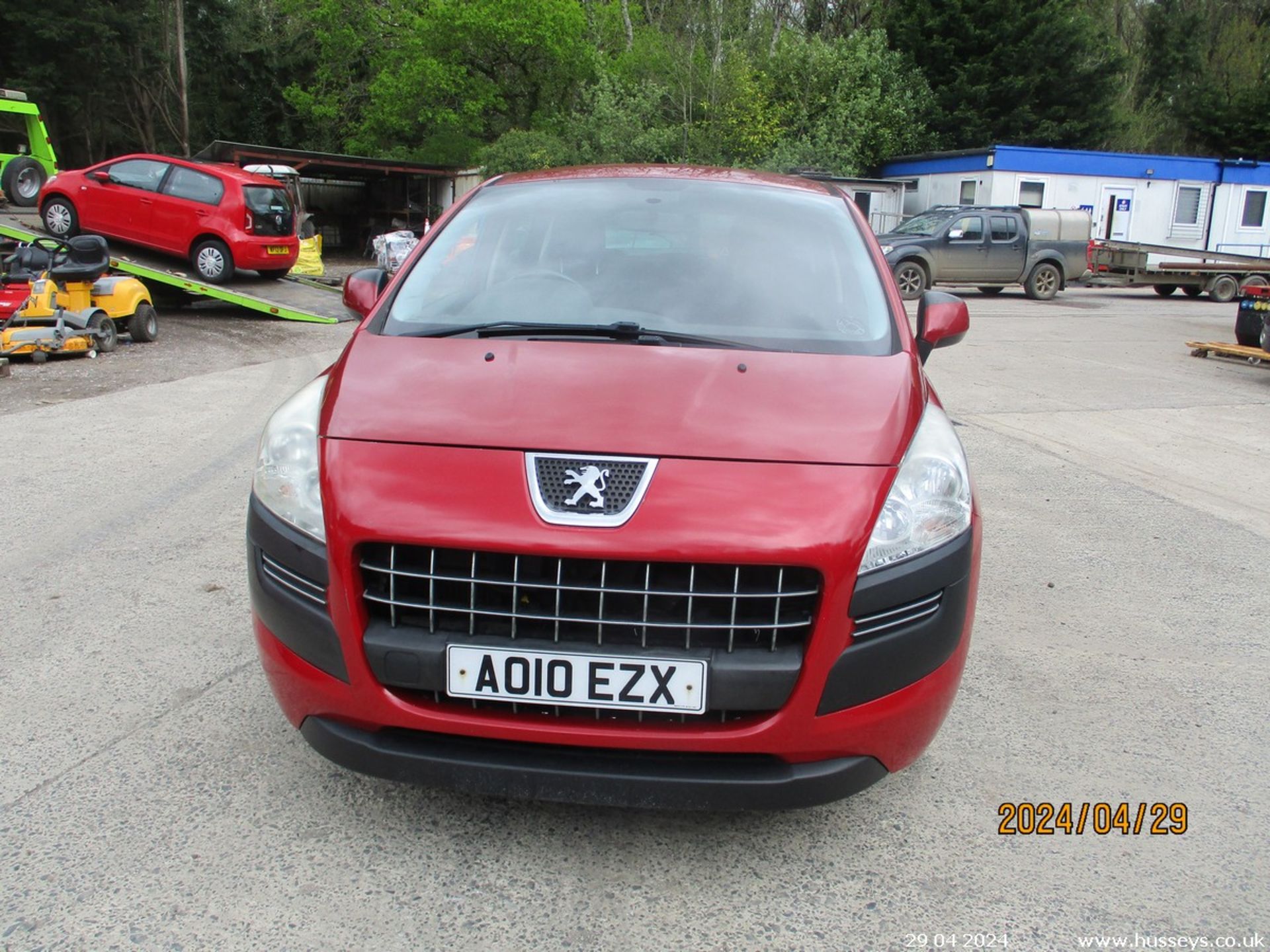 10/10 PEUGEOT 3008 ACTIVE HDI - 1560cc 5dr Hatchback (Red, 132k) - Image 9 of 20