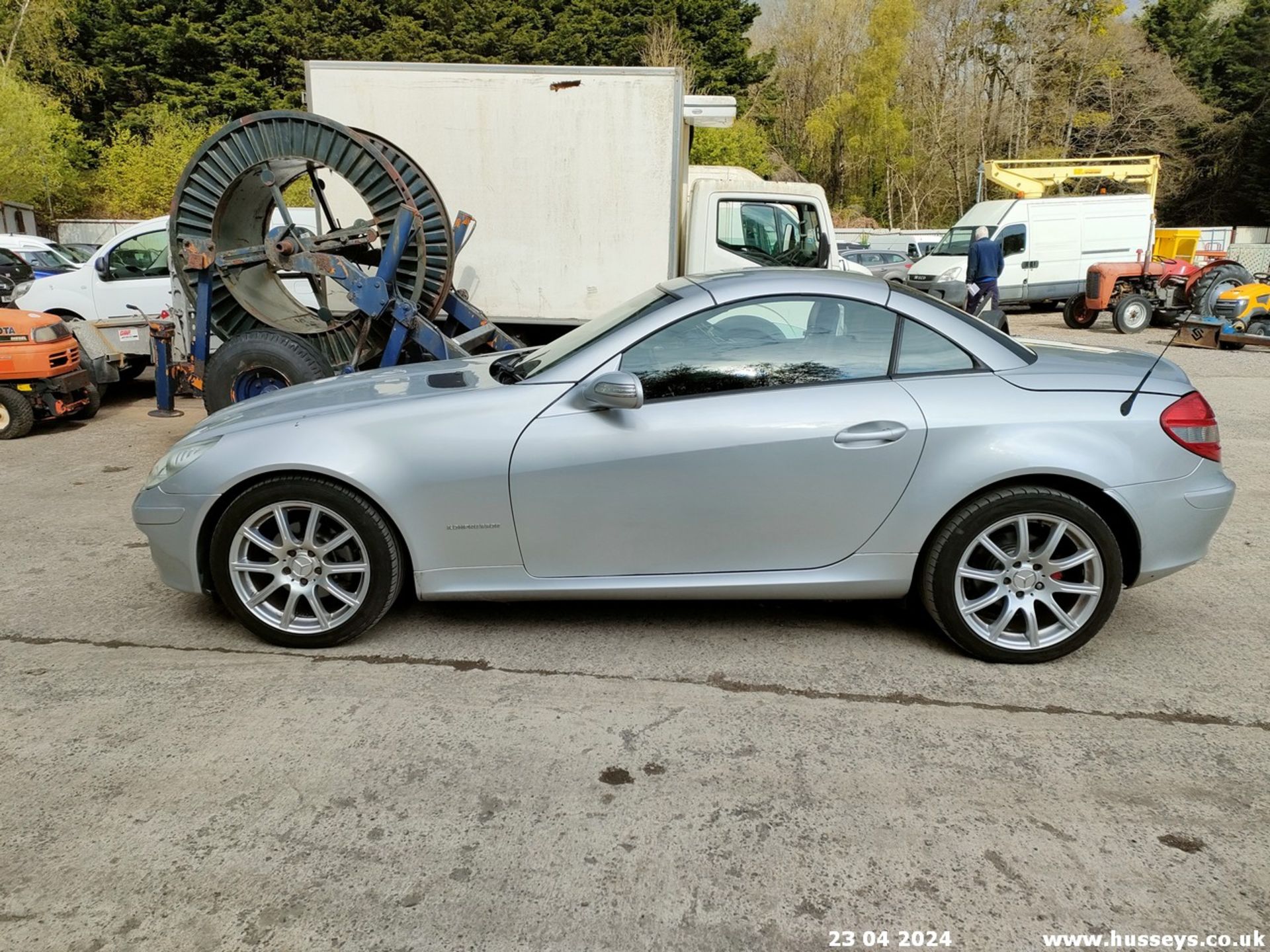 05/05 MERCEDES SLK 200 KOMPRESSOR - 1796cc 2dr Convertible (Silver, 136k) - Image 32 of 72