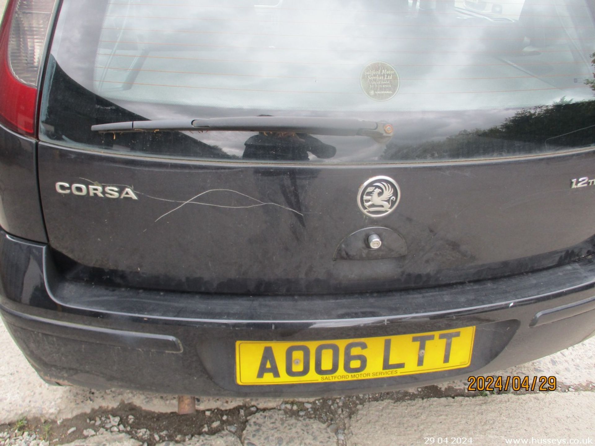 06/06 VAUXHALL CORSA DESIGN TWINPORT - 1229cc 5dr Hatchback (Black) - Image 12 of 19