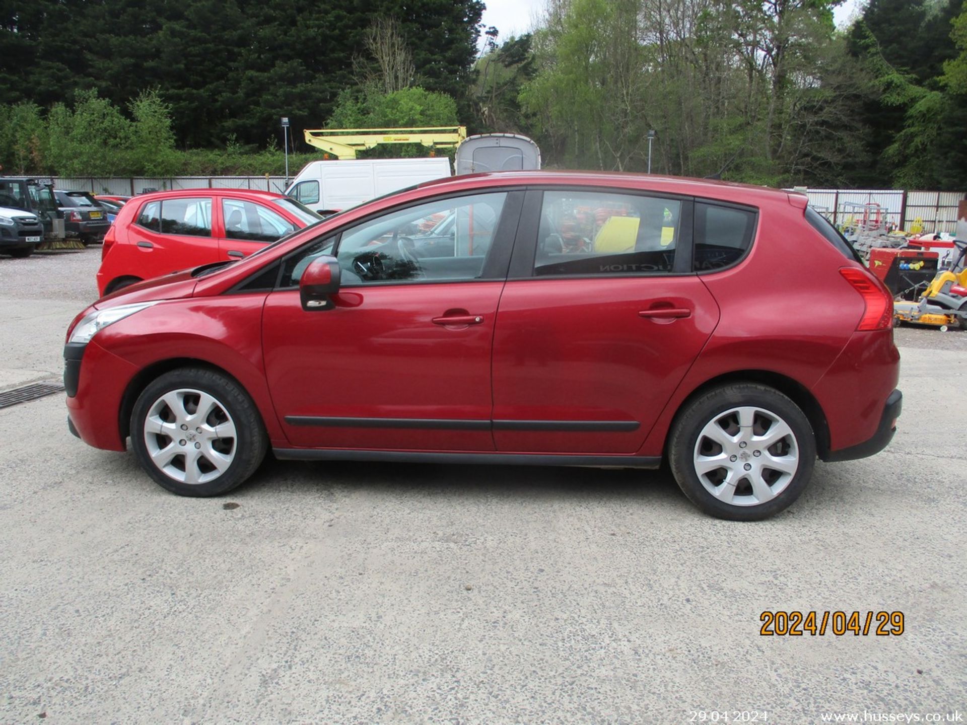 10/10 PEUGEOT 3008 ACTIVE HDI - 1560cc 5dr Hatchback (Red, 132k) - Bild 7 aus 20